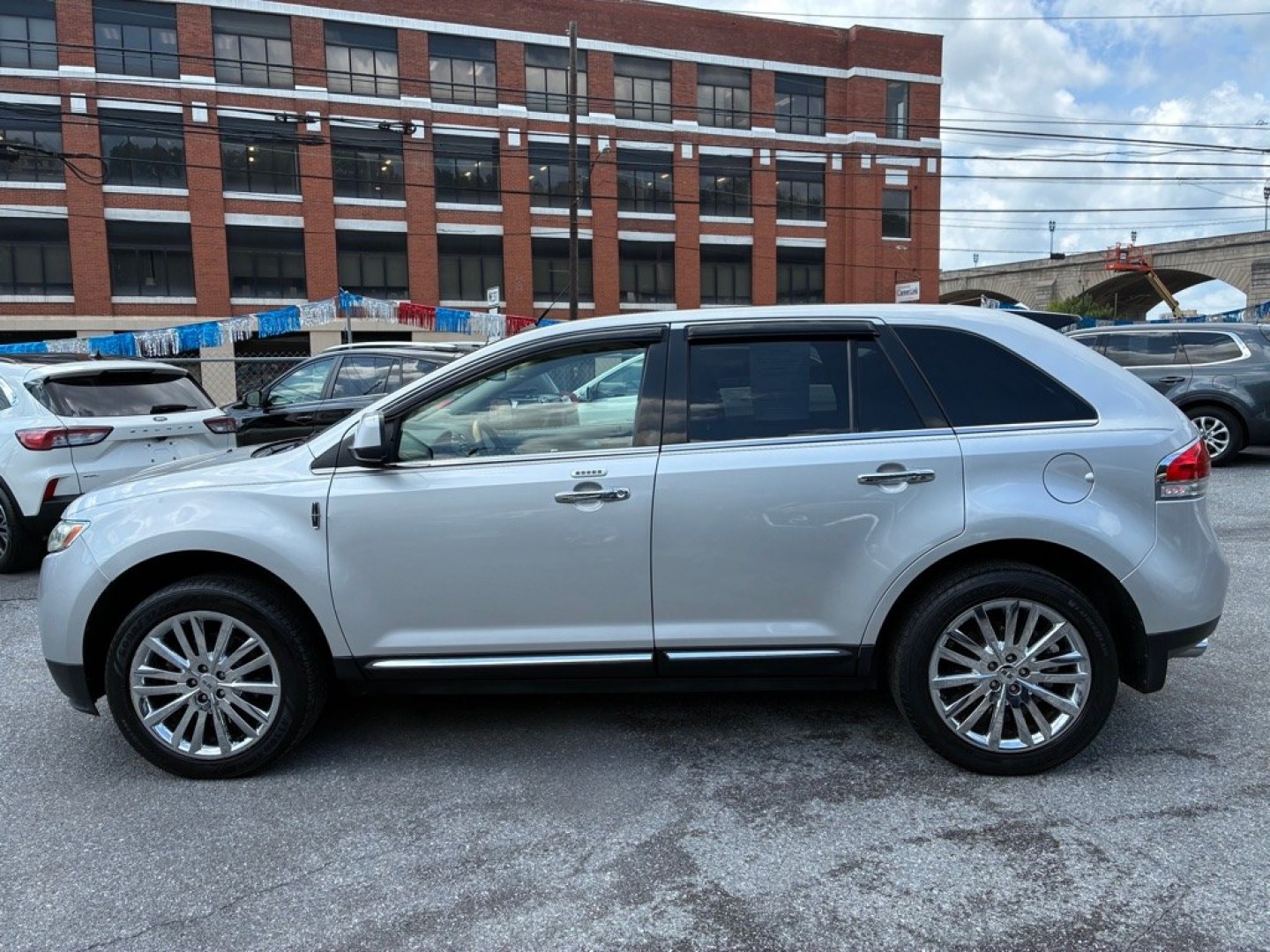 2011 SILVER LINCOLN MKX (2LMDJ8JK4BB) with an 3.7L engine, Automatic transmission, located at 117 North Cameron Street, Harrisburg, PA, 17101, (717) 963-8962, 40.267021, -76.875351 - WE FINANCE!!! MOST vehicles are available for financing. Good Credit/ Challenged Credit/ No Credit - ALL Trade-Ins Welcomed!!! APPLY ONLINE or CALL us TODAY Please call us to discuss your cash and/or financing options. Thanks for checking our inventory! We're here to help.- Photo#1