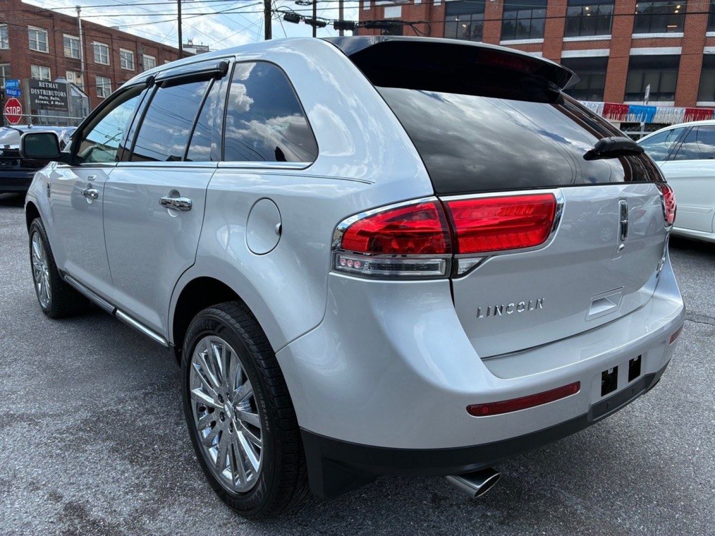 2011 SILVER LINCOLN MKX (2LMDJ8JK4BB) with an 3.7L engine, Automatic transmission, located at 117 North Cameron Street, Harrisburg, PA, 17101, (717) 963-8962, 40.267021, -76.875351 - WE FINANCE!!! MOST vehicles are available for financing. Good Credit/ Challenged Credit/ No Credit - ALL Trade-Ins Welcomed!!! APPLY ONLINE or CALL us TODAY Please call us to discuss your cash and/or financing options. Thanks for checking our inventory! We're here to help.- Photo#2