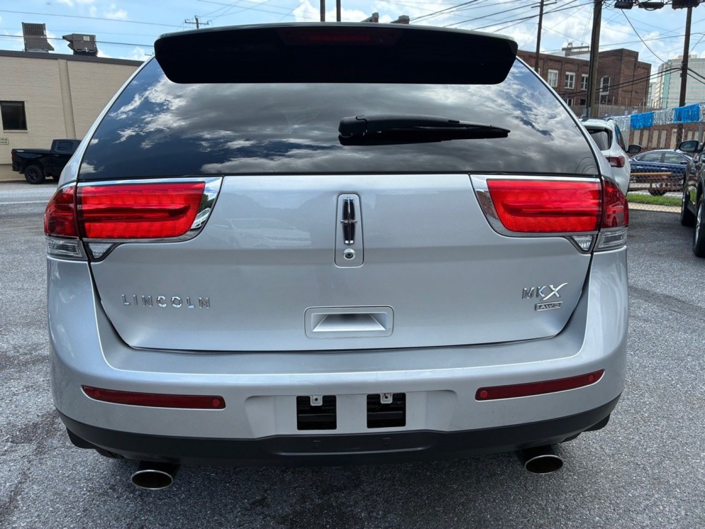 2011 SILVER LINCOLN MKX (2LMDJ8JK4BB) with an 3.7L engine, Automatic transmission, located at 117 North Cameron Street, Harrisburg, PA, 17101, (717) 963-8962, 40.267021, -76.875351 - WE FINANCE!!! MOST vehicles are available for financing. Good Credit/ Challenged Credit/ No Credit - ALL Trade-Ins Welcomed!!! APPLY ONLINE or CALL us TODAY Please call us to discuss your cash and/or financing options. Thanks for checking our inventory! We're here to help.- Photo#3