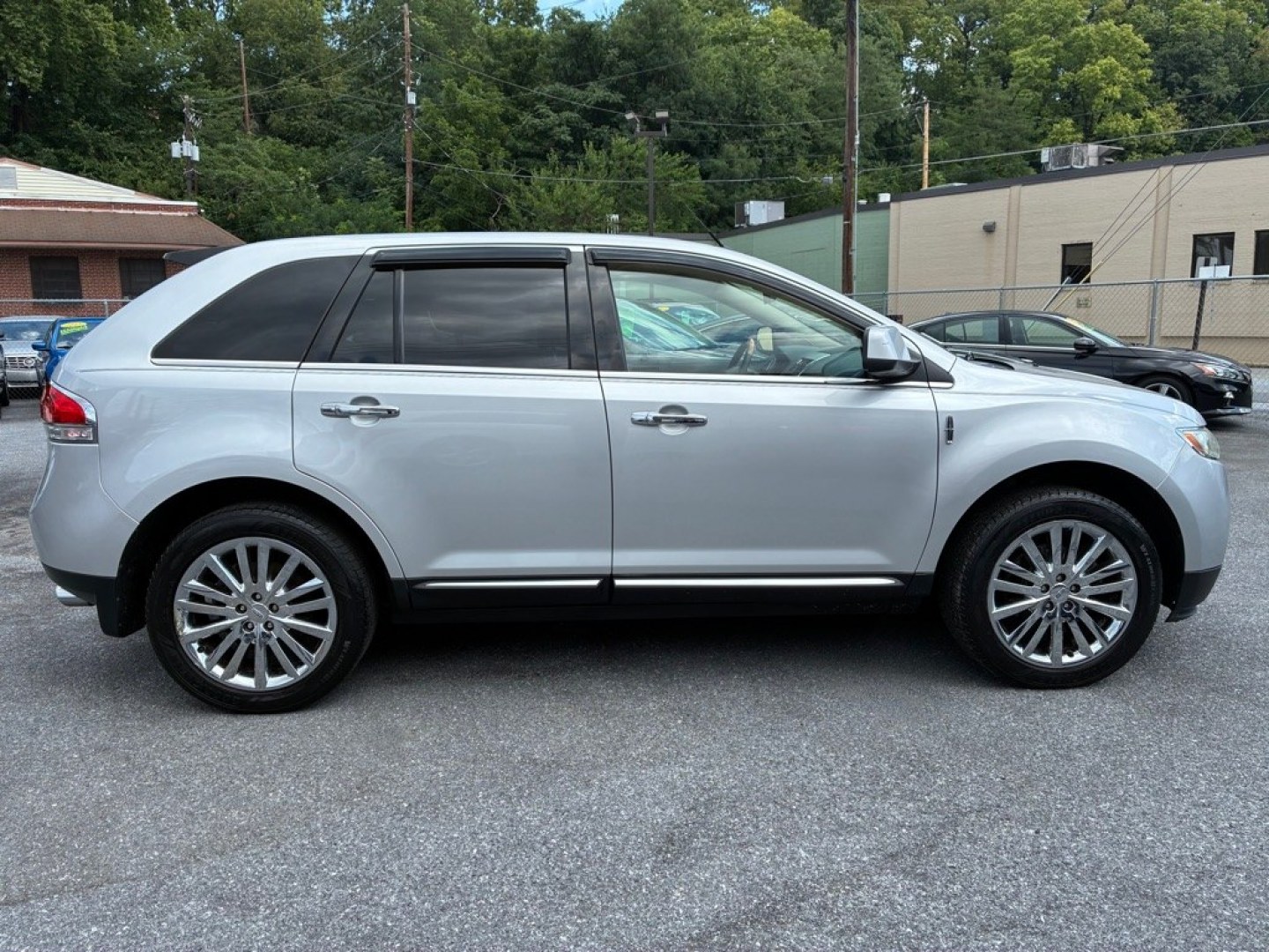 2011 SILVER LINCOLN MKX (2LMDJ8JK4BB) with an 3.7L engine, Automatic transmission, located at 117 North Cameron Street, Harrisburg, PA, 17101, (717) 963-8962, 40.267021, -76.875351 - WE FINANCE!!! MOST vehicles are available for financing. Good Credit/ Challenged Credit/ No Credit - ALL Trade-Ins Welcomed!!! APPLY ONLINE or CALL us TODAY Please call us to discuss your cash and/or financing options. Thanks for checking our inventory! We're here to help.- Photo#5