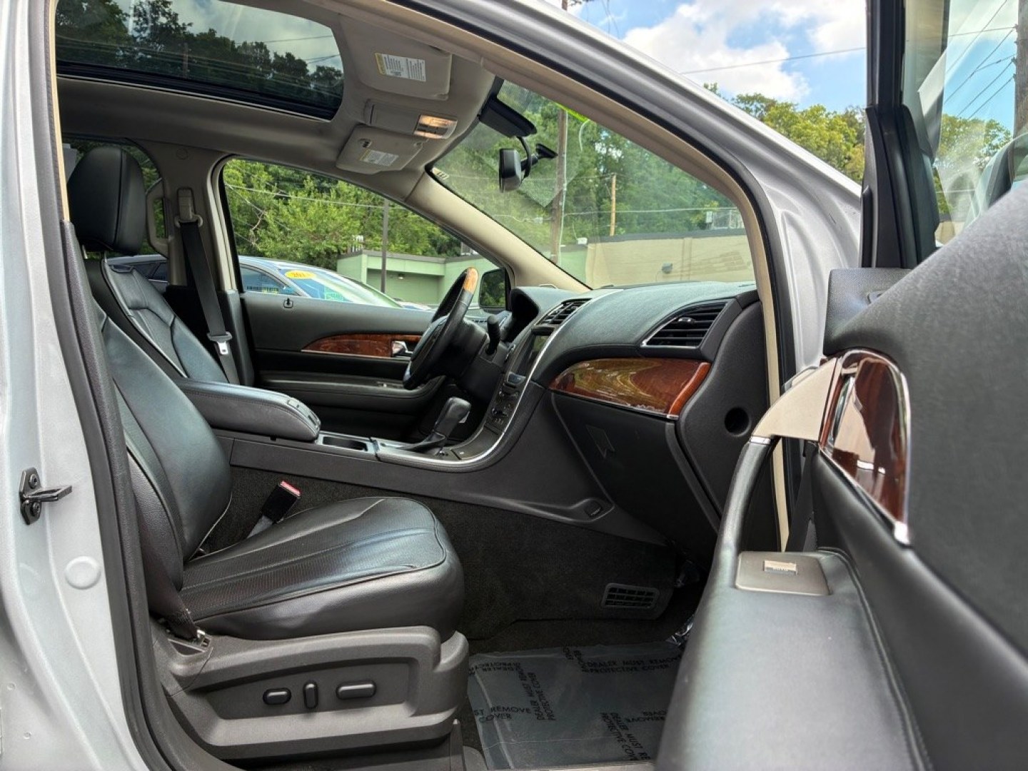 2011 SILVER LINCOLN MKX (2LMDJ8JK4BB) with an 3.7L engine, Automatic transmission, located at 117 North Cameron Street, Harrisburg, PA, 17101, (717) 963-8962, 40.267021, -76.875351 - WE FINANCE!!! MOST vehicles are available for financing. Good Credit/ Challenged Credit/ No Credit - ALL Trade-Ins Welcomed!!! APPLY ONLINE or CALL us TODAY Please call us to discuss your cash and/or financing options. Thanks for checking our inventory! We're here to help.- Photo#8