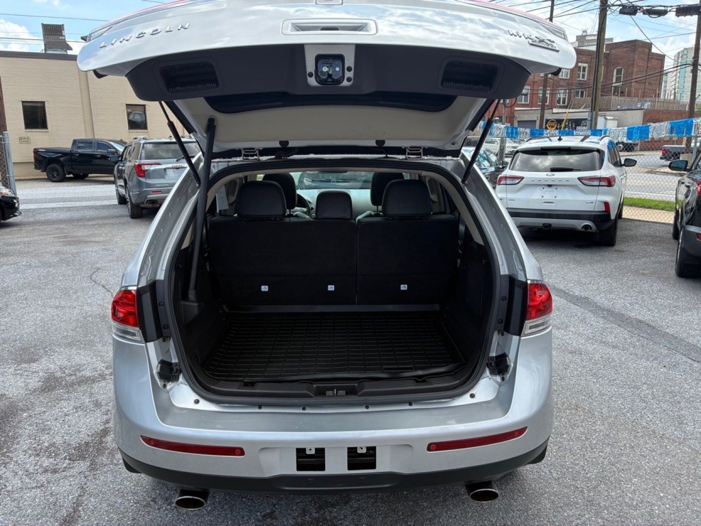 2011 SILVER LINCOLN MKX (2LMDJ8JK4BB) with an 3.7L engine, Automatic transmission, located at 117 North Cameron Street, Harrisburg, PA, 17101, (717) 963-8962, 40.267021, -76.875351 - WE FINANCE!!! MOST vehicles are available for financing. Good Credit/ Challenged Credit/ No Credit - ALL Trade-Ins Welcomed!!! APPLY ONLINE or CALL us TODAY Please call us to discuss your cash and/or financing options. Thanks for checking our inventory! We're here to help.- Photo#10