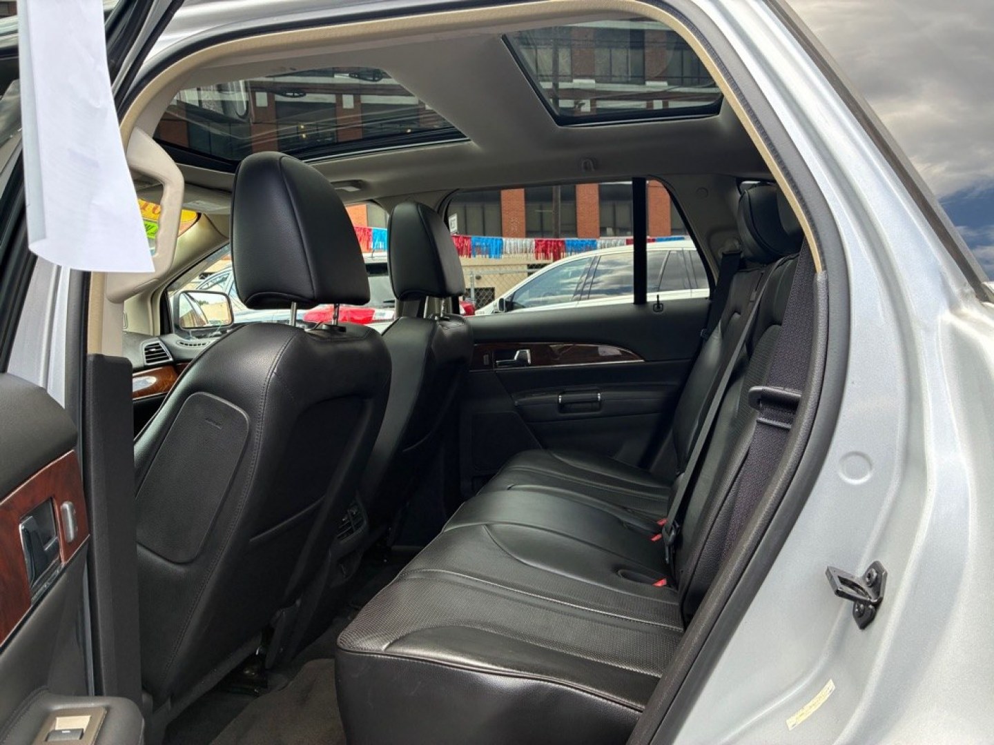 2011 SILVER LINCOLN MKX (2LMDJ8JK4BB) with an 3.7L engine, Automatic transmission, located at 117 North Cameron Street, Harrisburg, PA, 17101, (717) 963-8962, 40.267021, -76.875351 - WE FINANCE!!! MOST vehicles are available for financing. Good Credit/ Challenged Credit/ No Credit - ALL Trade-Ins Welcomed!!! APPLY ONLINE or CALL us TODAY Please call us to discuss your cash and/or financing options. Thanks for checking our inventory! We're here to help.- Photo#11