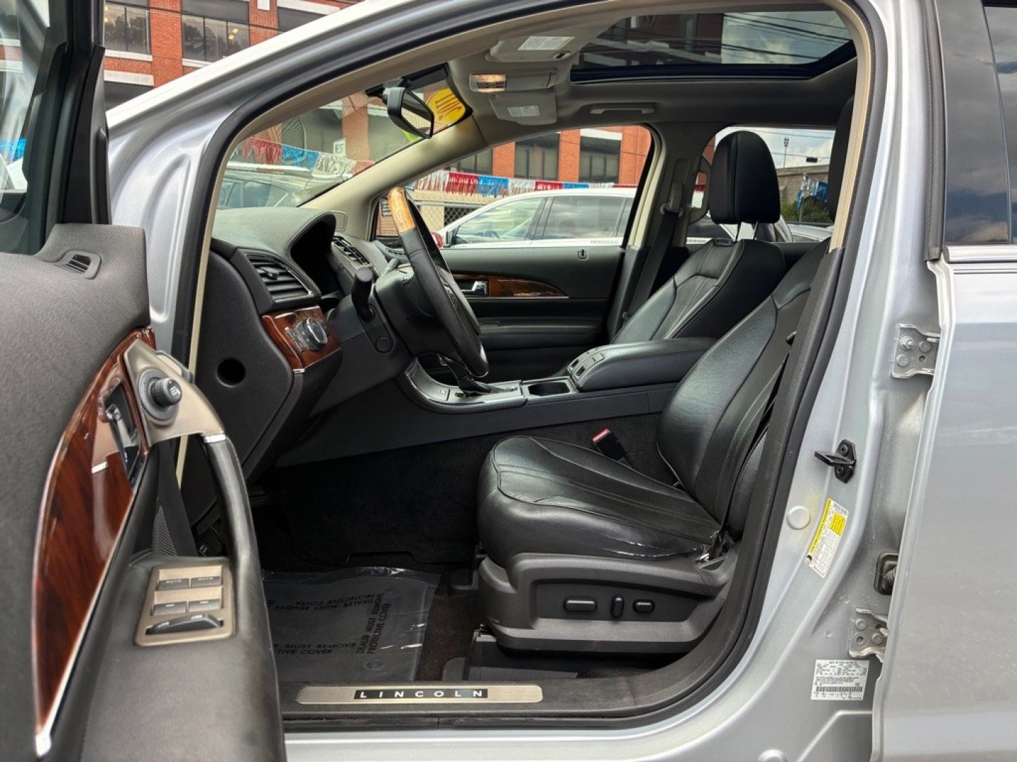 2011 SILVER LINCOLN MKX (2LMDJ8JK4BB) with an 3.7L engine, Automatic transmission, located at 117 North Cameron Street, Harrisburg, PA, 17101, (717) 963-8962, 40.267021, -76.875351 - WE FINANCE!!! MOST vehicles are available for financing. Good Credit/ Challenged Credit/ No Credit - ALL Trade-Ins Welcomed!!! APPLY ONLINE or CALL us TODAY Please call us to discuss your cash and/or financing options. Thanks for checking our inventory! We're here to help.- Photo#13