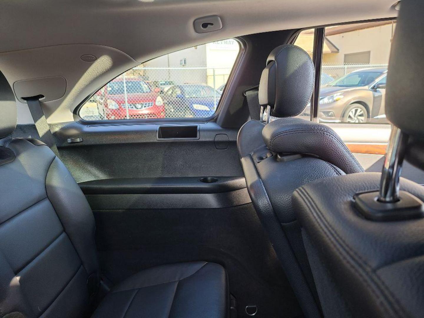 2011 SILVER MERCEDES-BENZ R-CLASS R350 4MATIC (4JGCB6FEXBA) with an 3.5L engine, Automatic transmission, located at 117 North Cameron Street, Harrisburg, PA, 17101, (717) 963-8962, 40.267021, -76.875351 - Photo#14