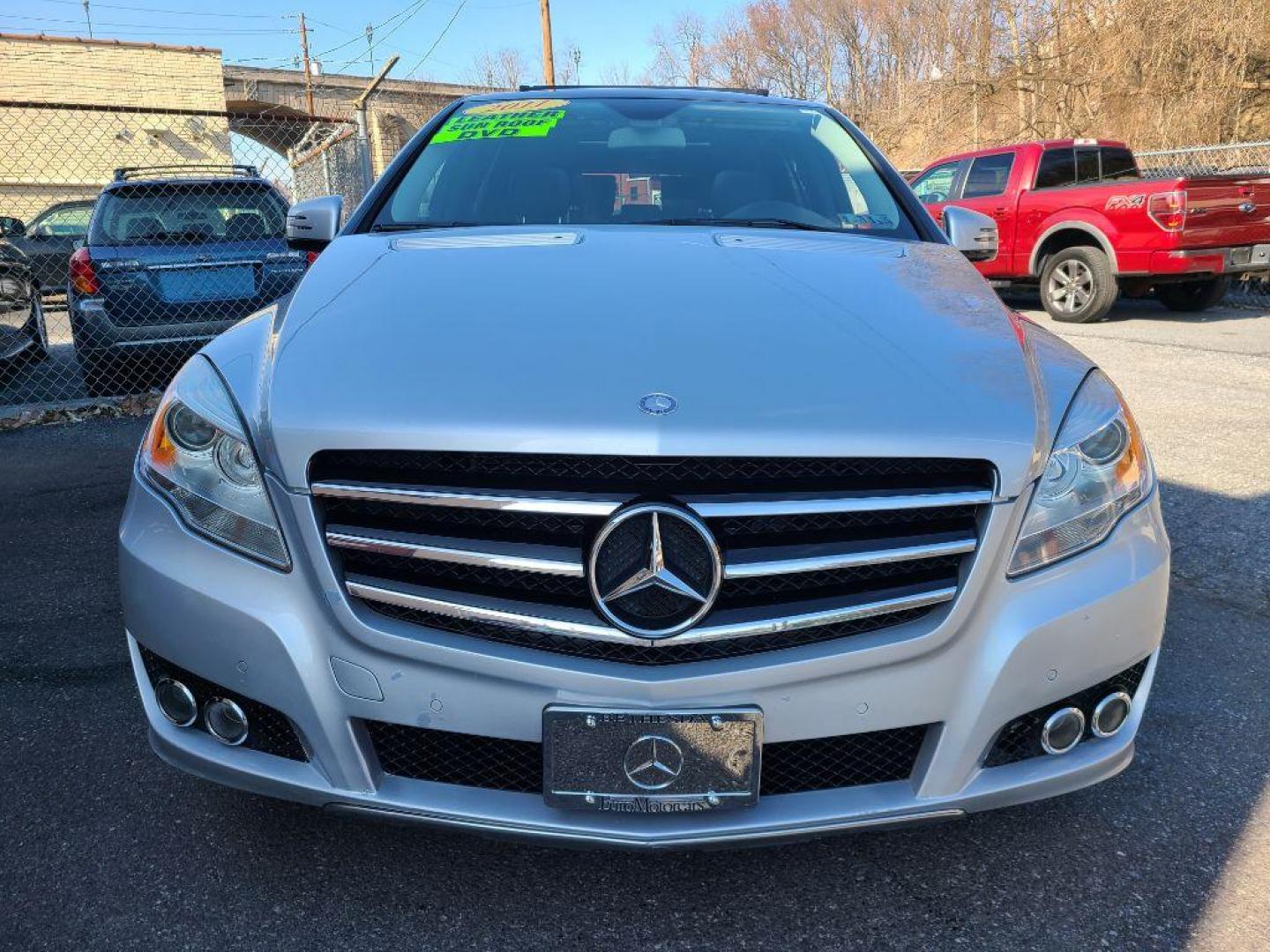 2011 SILVER MERCEDES-BENZ R-CLASS R350 4MATIC (4JGCB6FEXBA) with an 3.5L engine, Automatic transmission, located at 117 North Cameron Street, Harrisburg, PA, 17101, (717) 963-8962, 40.267021, -76.875351 - Photo#6