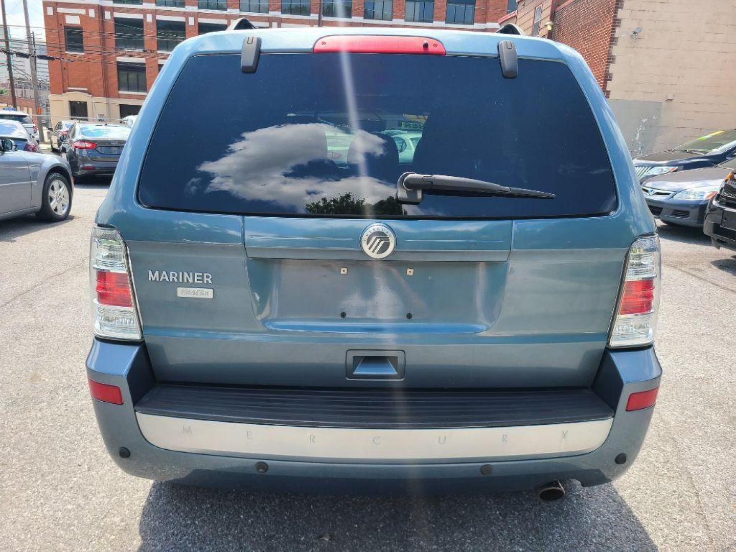 2011 BLUE MERCURY MARINER PREMIER (4M2CN9H73BK) with an 2.5L engine, Automatic transmission, located at 117 North Cameron Street, Harrisburg, PA, 17101, (717) 963-8962, 40.267021, -76.875351 - WE FINANCE!!! Good Credit/ Bad Credit/ No Credit - ALL Trade-Ins Welcomed!!! ***Guaranteed Credit Approval*** APPLY ONLINE or CALL us TODAY ;) Internet Prices and Marketplace Prices are SPECIAL discounted ***CASH DEALS*** Retail Prices are higher. Please call us to discuss your cash and finan - Photo#4