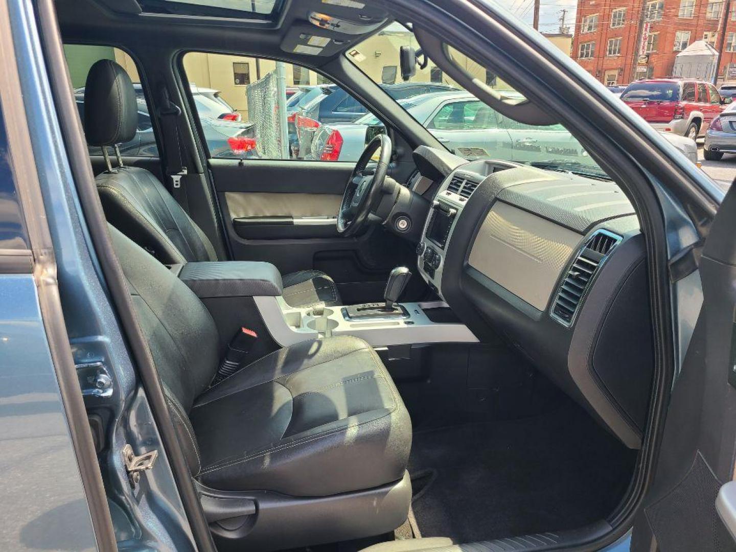 2011 BLUE MERCURY MARINER PREMIER (4M2CN9H73BK) with an 2.5L engine, Automatic transmission, located at 117 North Cameron Street, Harrisburg, PA, 17101, (717) 963-8962, 40.267021, -76.875351 - WE FINANCE!!! Good Credit/ Bad Credit/ No Credit - ALL Trade-Ins Welcomed!!! ***Guaranteed Credit Approval*** APPLY ONLINE or CALL us TODAY ;) Internet Prices and Marketplace Prices are SPECIAL discounted ***CASH DEALS*** Retail Prices are higher. Please call us to discuss your cash and finan - Photo#8