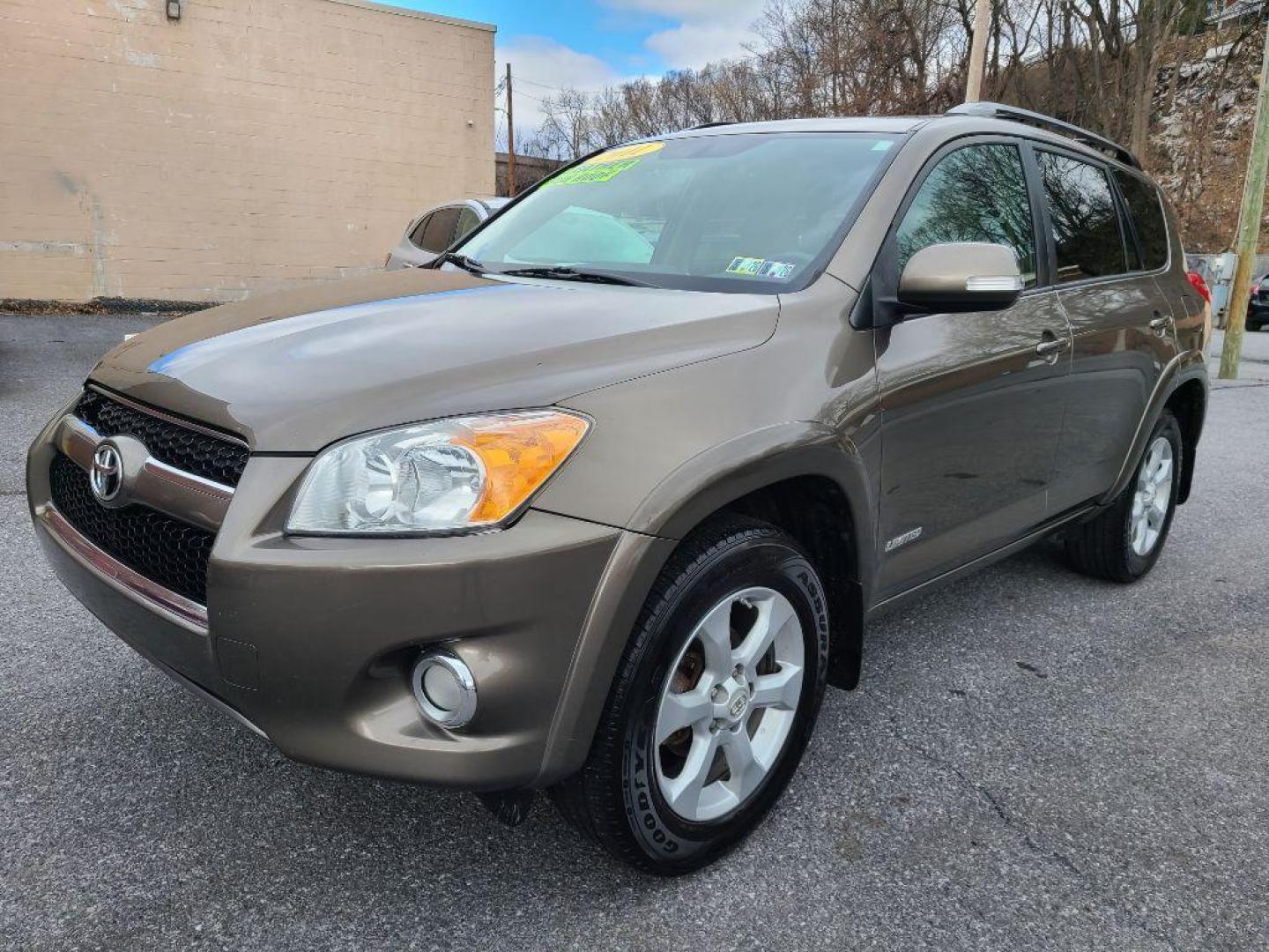 2011 SILVER TOYOTA RAV4 LIMITED (2T3DF4DV1BW) with an 2.5L engine, Automatic transmission, located at 7981 Paxton Street, Harrisburg, PA, 17111, (717) 561-2926, 40.261490, -76.749229 - Photo#0