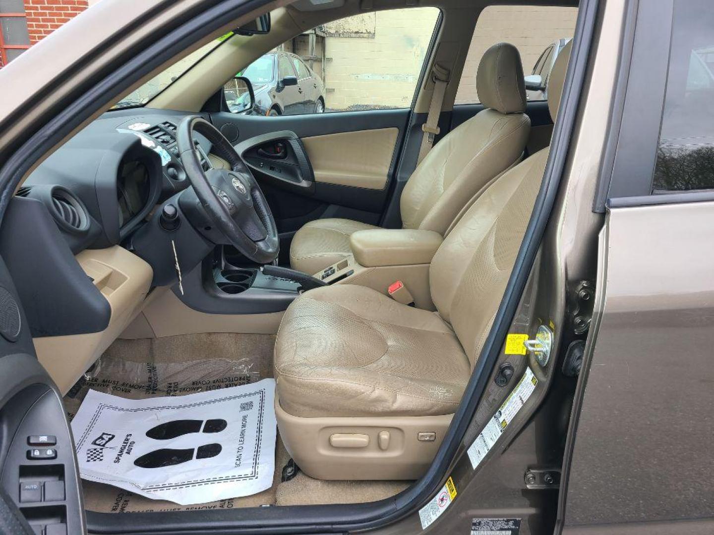2011 SILVER TOYOTA RAV4 LIMITED (2T3DF4DV1BW) with an 2.5L engine, Automatic transmission, located at 7981 Paxton Street, Harrisburg, PA, 17111, (717) 561-2926, 40.261490, -76.749229 - Photo#13