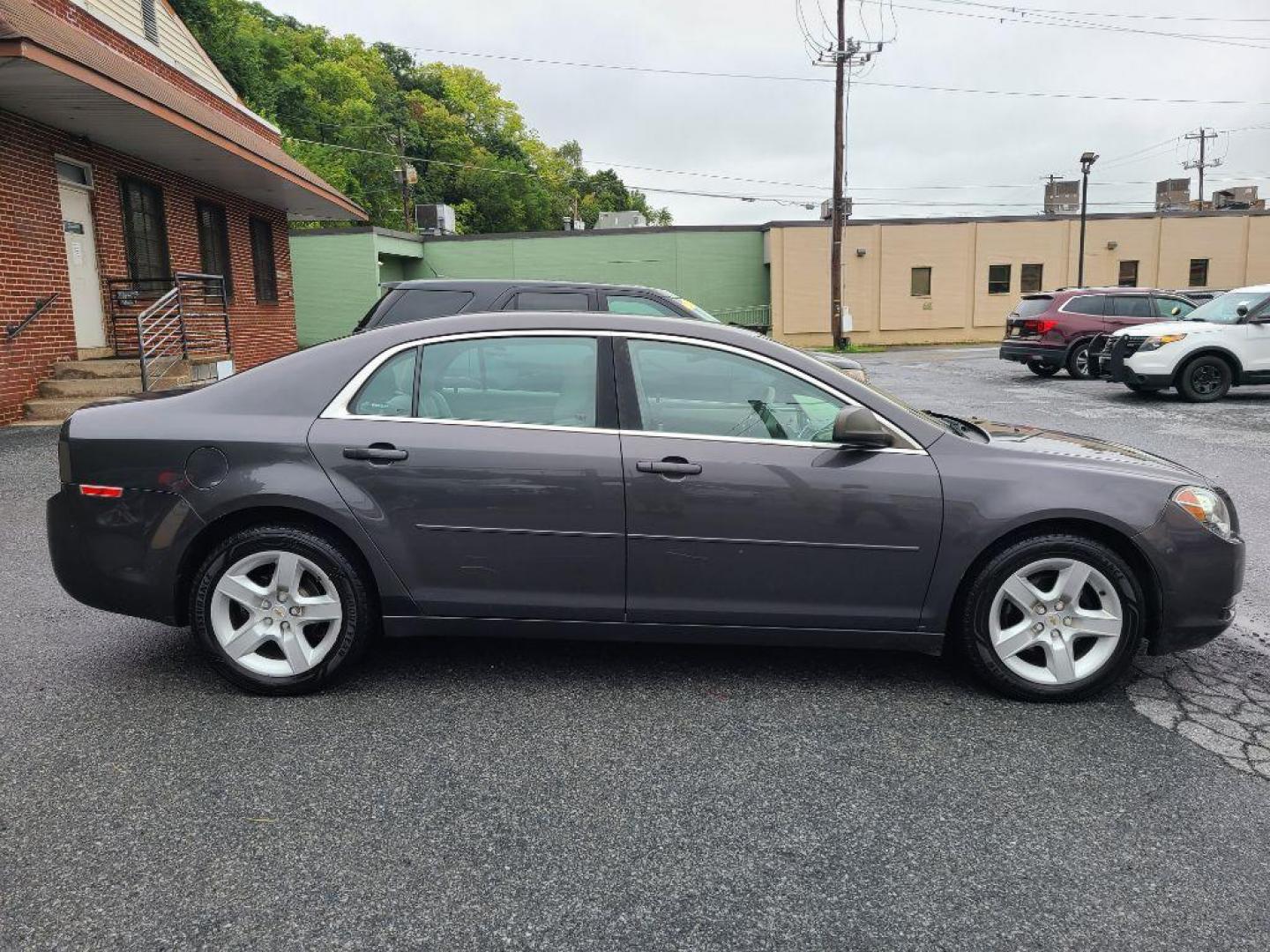 2012 GRAY CHEVROLET MALIBU LS (1G1ZA5EU1CF) with an 2.4L engine, Automatic transmission, located at 117 North Cameron Street, Harrisburg, PA, 17101, (717) 963-8962, 40.267021, -76.875351 - WE FINANCE!!! Good Credit/ Bad Credit/ No Credit - ALL Trade-Ins Welcomed!!! ***Guaranteed Credit Approval*** APPLY ONLINE or CALL us TODAY ;) Internet Prices and Marketplace Prices are SPECIAL discounted ***CASH DEALS*** Retail Prices are higher. Please call us to discuss your cash and finan - Photo#13