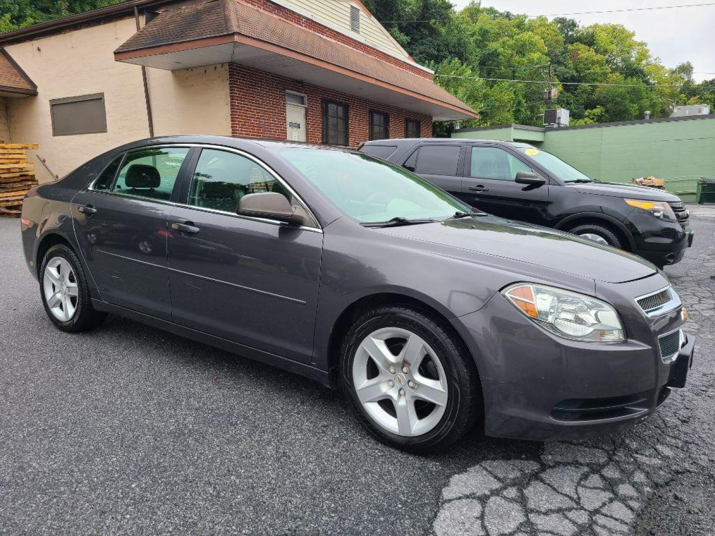 2012 GRAY CHEVROLET MALIBU LS (1G1ZA5EU1CF) with an 2.4L engine, Automatic transmission, located at 117 North Cameron Street, Harrisburg, PA, 17101, (717) 963-8962, 40.267021, -76.875351 - WE FINANCE!!! Good Credit/ Bad Credit/ No Credit - ALL Trade-Ins Welcomed!!! ***Guaranteed Credit Approval*** APPLY ONLINE or CALL us TODAY ;) Internet Prices and Marketplace Prices are SPECIAL discounted ***CASH DEALS*** Retail Prices are higher. Please call us to discuss your cash and finan - Photo#14