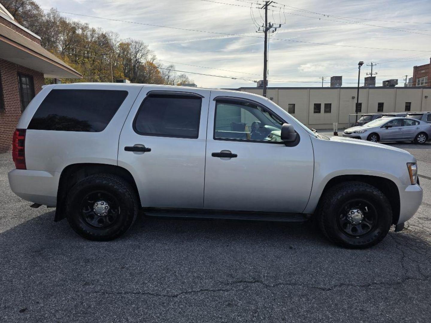 2012 SILVER CHEVROLET TAHOE POLICE (1GNLC2E01CR) with an 5.3L engine, Automatic transmission, located at 117 North Cameron Street, Harrisburg, PA, 17101, (717) 963-8962, 40.267021, -76.875351 - WE FINANCE!!! Good Credit/ Bad Credit/ No Credit - ALL Trade-Ins Welcomed!!! ***Guaranteed Credit Approval*** APPLY ONLINE or CALL us TODAY ;) Please call us to discuss your cash and financing options. - Photo#4