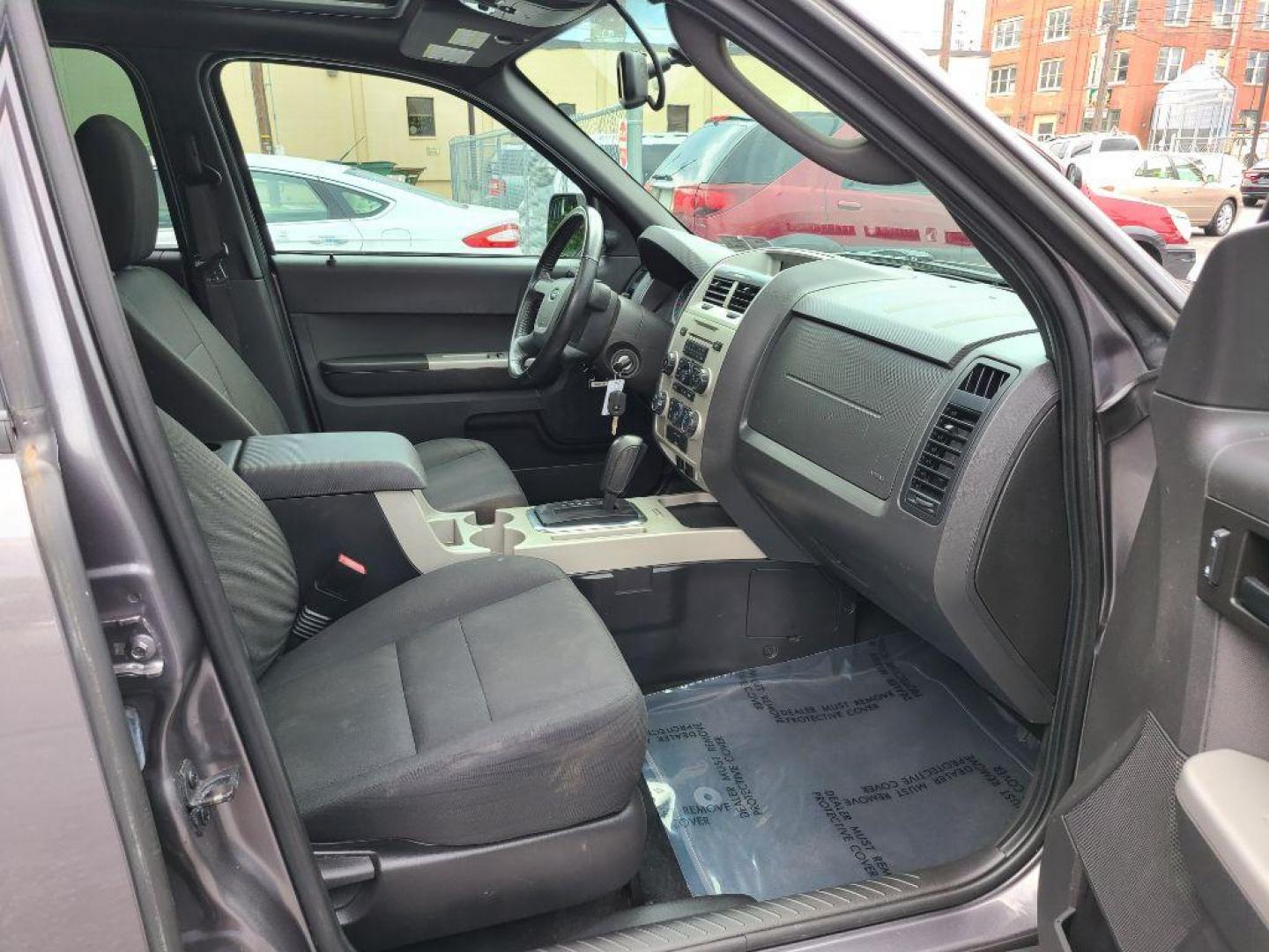 2012 GRAY FORD ESCAPE XLT (1FMCU0D78CK) with an 2.5L engine, Automatic transmission, located at 117 North Cameron Street, Harrisburg, PA, 17101, (717) 963-8962, 40.267021, -76.875351 - Photo#9