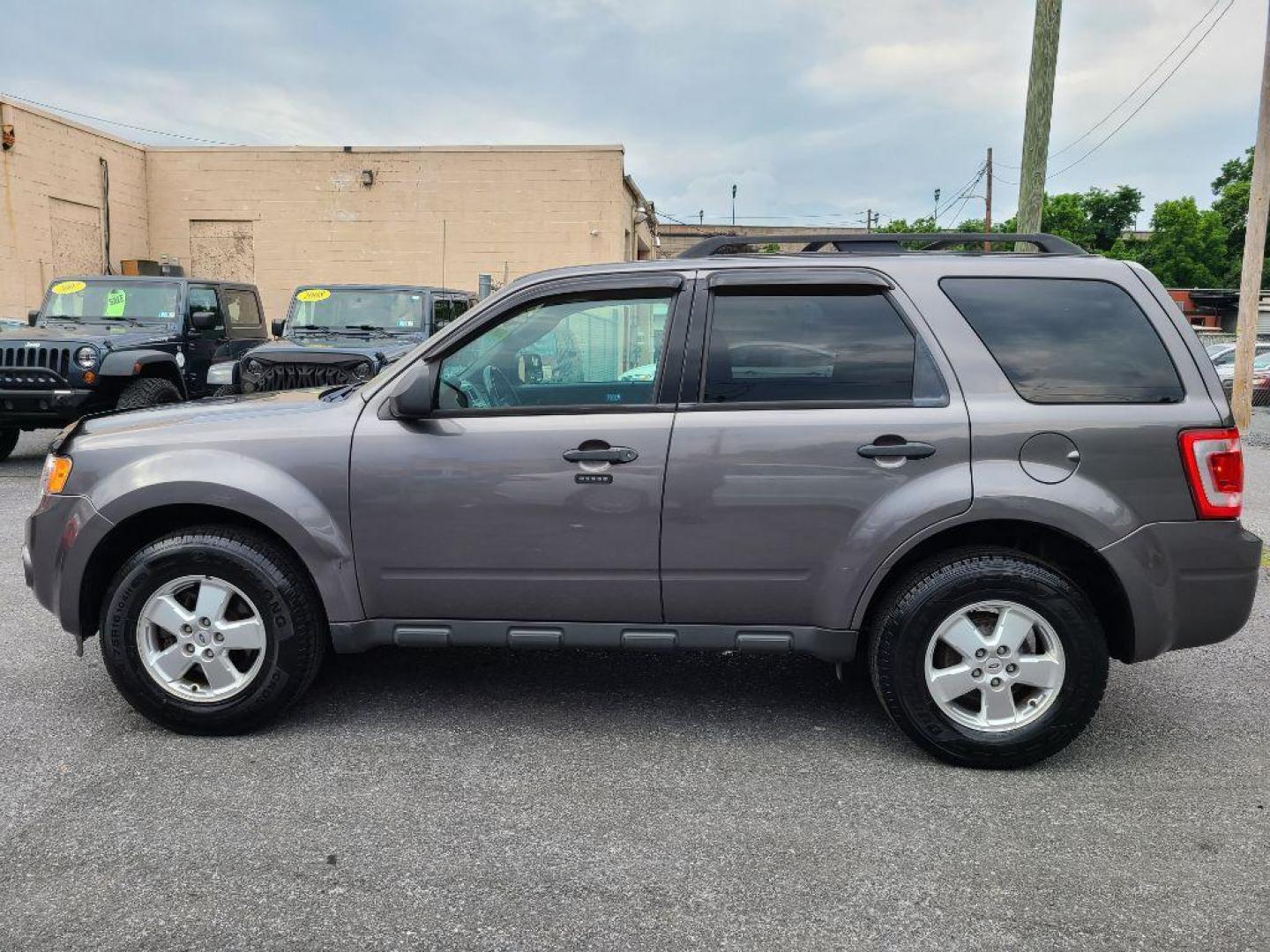2012 GRAY FORD ESCAPE XLT (1FMCU0D78CK) with an 2.5L engine, Automatic transmission, located at 117 North Cameron Street, Harrisburg, PA, 17101, (717) 963-8962, 40.267021, -76.875351 - Photo#1