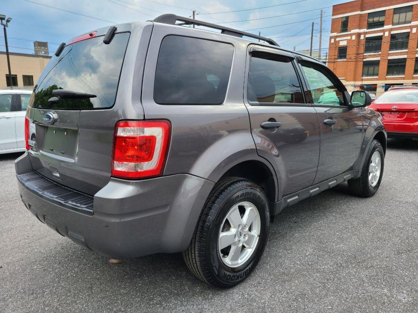 2012 GRAY FORD ESCAPE XLT (1FMCU0D78CK) with an 2.5L engine, Automatic transmission, located at 117 North Cameron Street, Harrisburg, PA, 17101, (717) 963-8962, 40.267021, -76.875351 - Photo#4
