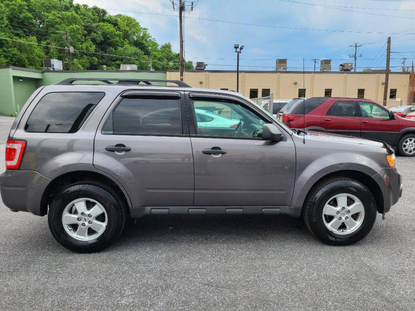 2012 GRAY FORD ESCAPE XLT (1FMCU0D78CK) with an 2.5L engine, Automatic transmission, located at 117 North Cameron Street, Harrisburg, PA, 17101, (717) 963-8962, 40.267021, -76.875351 - Photo#5