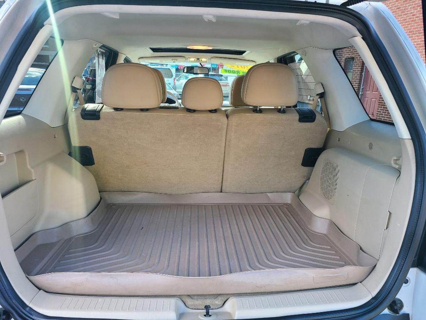 2012 WHITE FORD ESCAPE LIMITED (1FMCU0EG8CK) with an 3.0L engine, Automatic transmission, located at 7981 Paxton Street, Harrisburg, PA, 17111, (717) 561-2926, 40.261490, -76.749229 - WE FINANCE!!! Good Credit/ Bad Credit/ No Credit - ALL Trade-Ins Welcomed!!! ***Guaranteed Credit Approval*** APPLY ONLINE or CALL us TODAY ;) Internet Prices and Marketplace Prices are SPECIAL discounted ***CASH DEALS*** Retail Prices are higher. Please call us to discuss your cash and finan - Photo#11