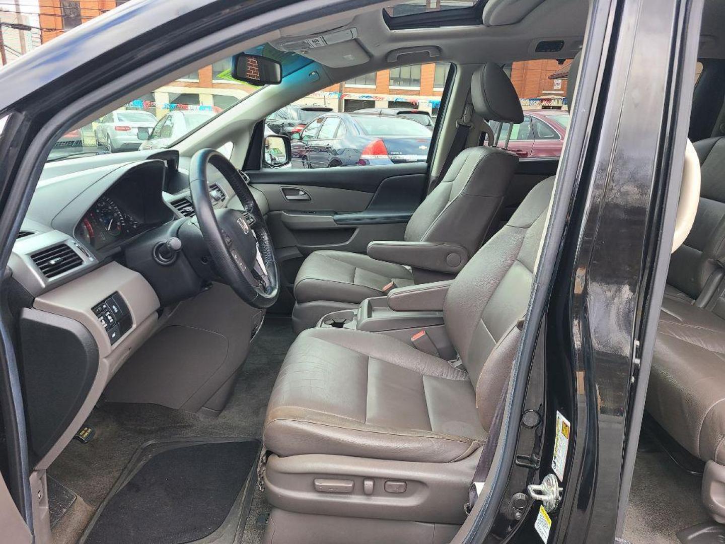 2012 BLACK HONDA ODYSSEY EXL (5FNRL5H61CB) with an 3.5L engine, Automatic transmission, located at 117 North Cameron Street, Harrisburg, PA, 17101, (717) 963-8962, 40.267021, -76.875351 - WE FINANCE!!! Good Credit/ Bad Credit/ No Credit - ALL Trade-Ins Welcomed!!! ***Guaranteed Credit Approval*** APPLY ONLINE or CALL us TODAY ;) Internet Prices and Marketplace Prices are SPECIAL discounted ***CASH DEALS*** Retail Prices are higher. Please call us to discuss your cash and finan - Photo#13