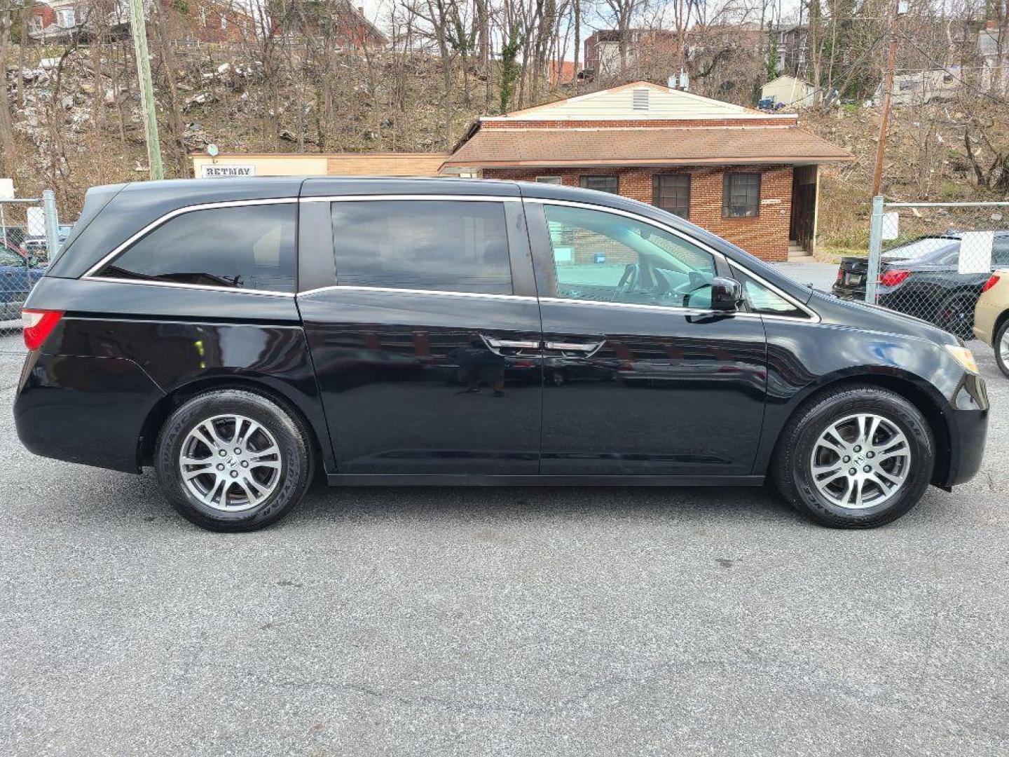 2012 BLACK HONDA ODYSSEY EXL (5FNRL5H61CB) with an 3.5L engine, Automatic transmission, located at 117 North Cameron Street, Harrisburg, PA, 17101, (717) 963-8962, 40.267021, -76.875351 - WE FINANCE!!! Good Credit/ Bad Credit/ No Credit - ALL Trade-Ins Welcomed!!! ***Guaranteed Credit Approval*** APPLY ONLINE or CALL us TODAY ;) Internet Prices and Marketplace Prices are SPECIAL discounted ***CASH DEALS*** Retail Prices are higher. Please call us to discuss your cash and finan - Photo#5