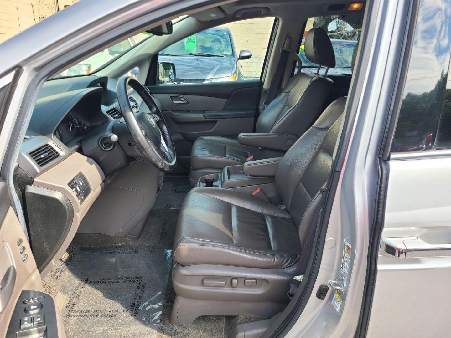2012 GRAY HONDA ODYSSEY TOURING (5FNRL5H91CB) with an 3.5L engine, Automatic transmission, located at 117 North Cameron Street, Harrisburg, PA, 17101, (717) 963-8962, 40.267021, -76.875351 - WE FINANCE!!! Good Credit/ Bad Credit/ No Credit - ALL Trade-Ins Welcomed!!! ***Guaranteed Credit Approval*** APPLY ONLINE or CALL us TODAY ;) Internet Prices and Marketplace Prices are SPECIAL discounted ***CASH DEALS*** Retail Prices are higher. Please call us to discuss your cash and finan - Photo#14