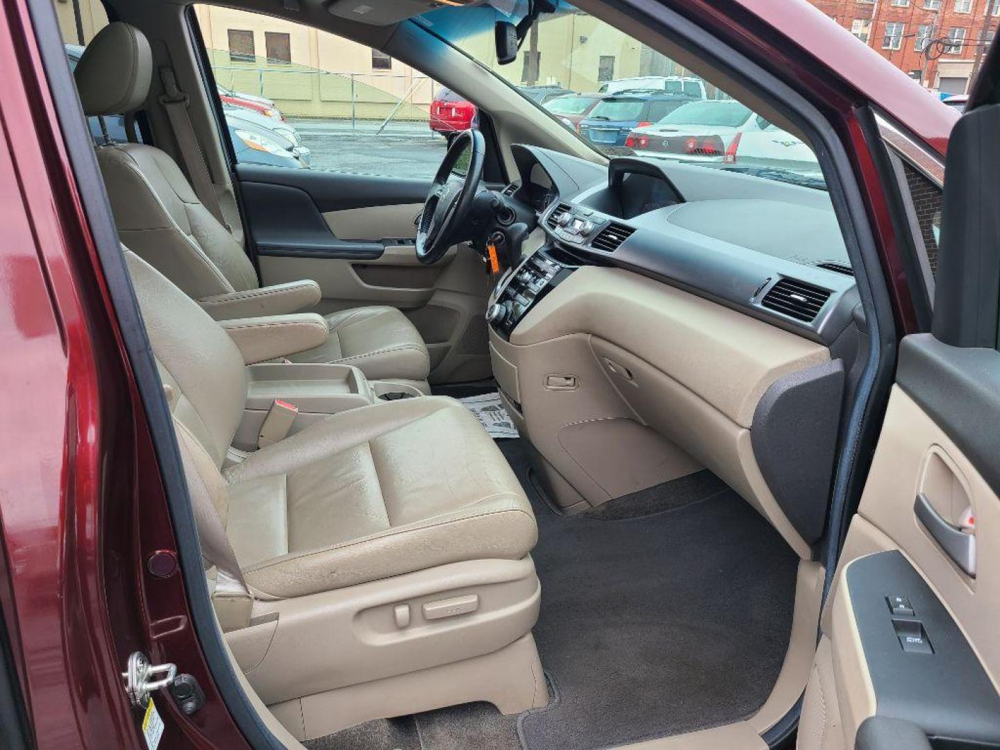 2012 BURG HONDA ODYSSEY EXL (5FNRL5H61CB) with an 3.5L engine, Automatic transmission, located at 117 North Cameron Street, Harrisburg, PA, 17101, (717) 963-8962, 40.267021, -76.875351 - Photo#9