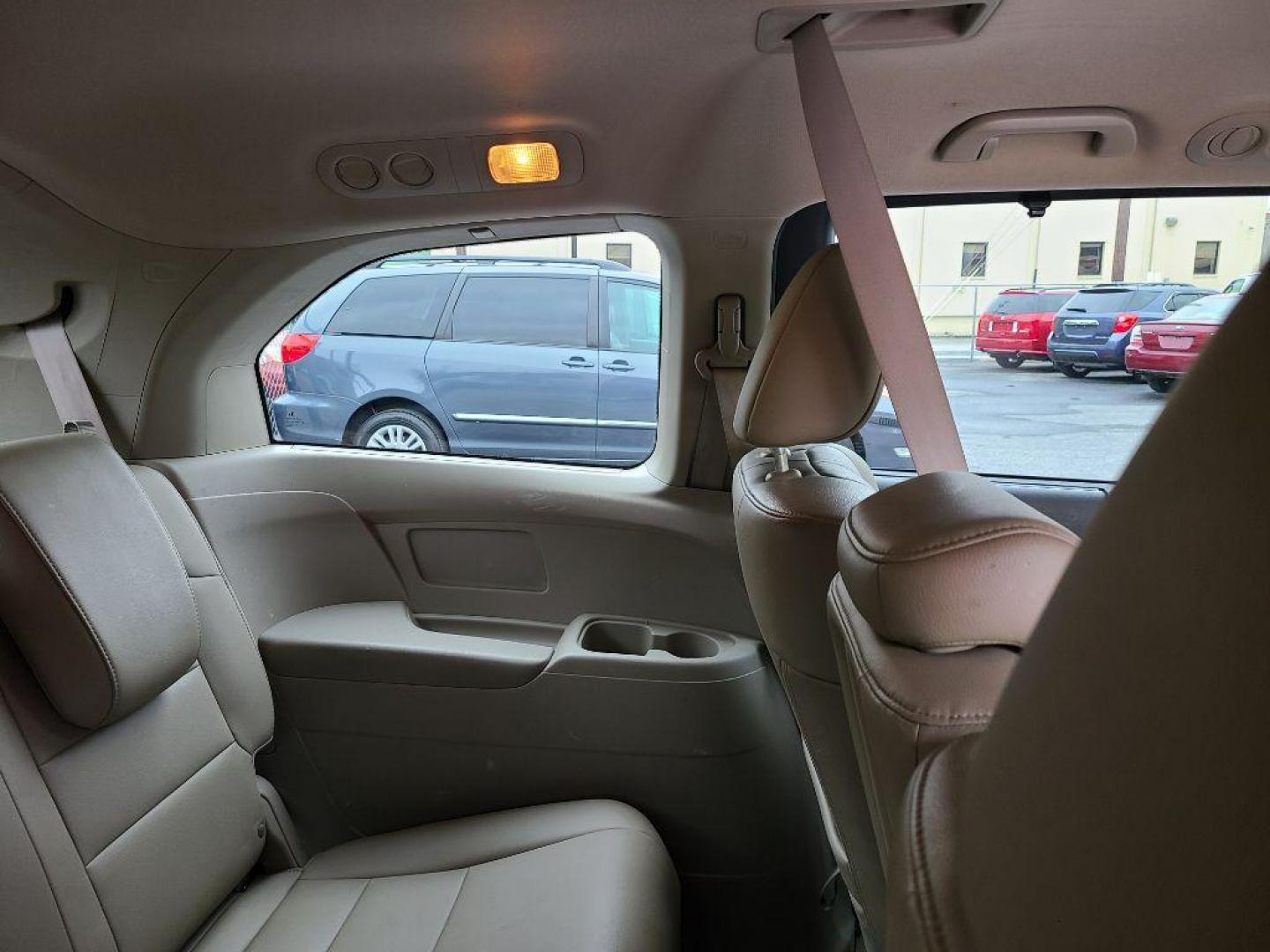 2012 BURG HONDA ODYSSEY EXL (5FNRL5H61CB) with an 3.5L engine, Automatic transmission, located at 117 North Cameron Street, Harrisburg, PA, 17101, (717) 963-8962, 40.267021, -76.875351 - Photo#11