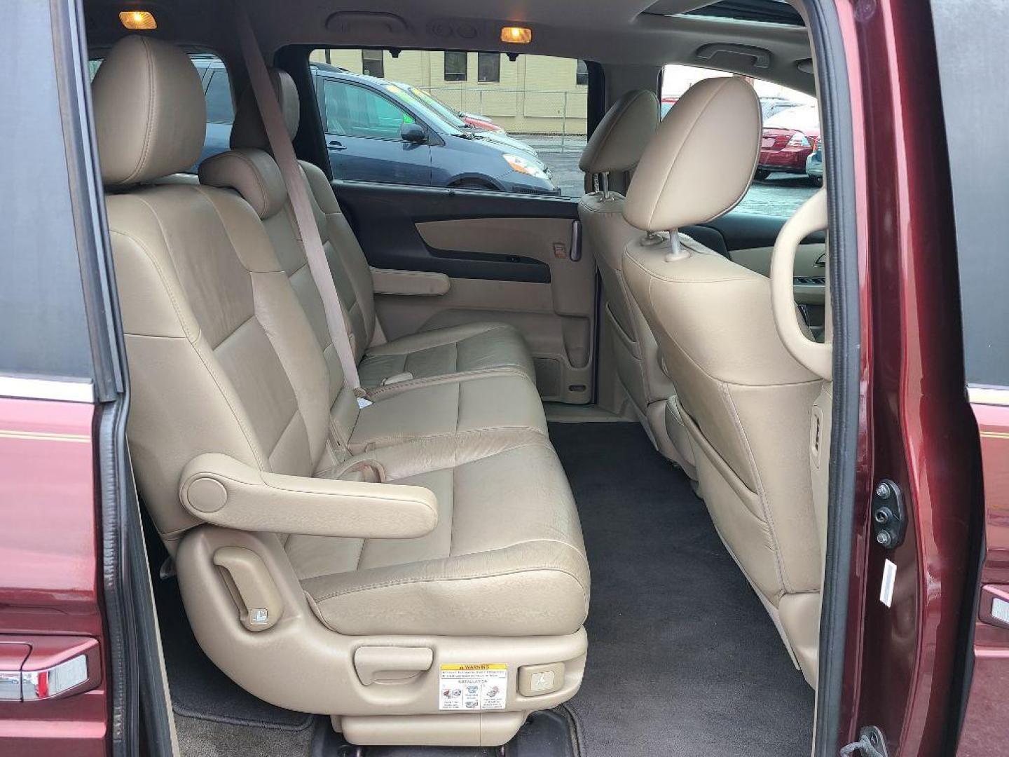 2012 BURG HONDA ODYSSEY EXL (5FNRL5H61CB) with an 3.5L engine, Automatic transmission, located at 117 North Cameron Street, Harrisburg, PA, 17101, (717) 963-8962, 40.267021, -76.875351 - Photo#12