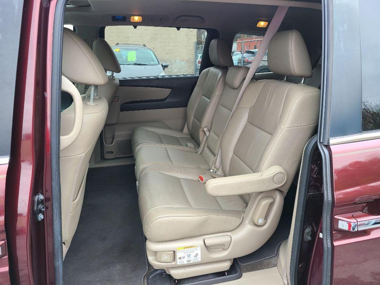 2012 BURG HONDA ODYSSEY EXL (5FNRL5H61CB) with an 3.5L engine, Automatic transmission, located at 117 North Cameron Street, Harrisburg, PA, 17101, (717) 963-8962, 40.267021, -76.875351 - Photo#15