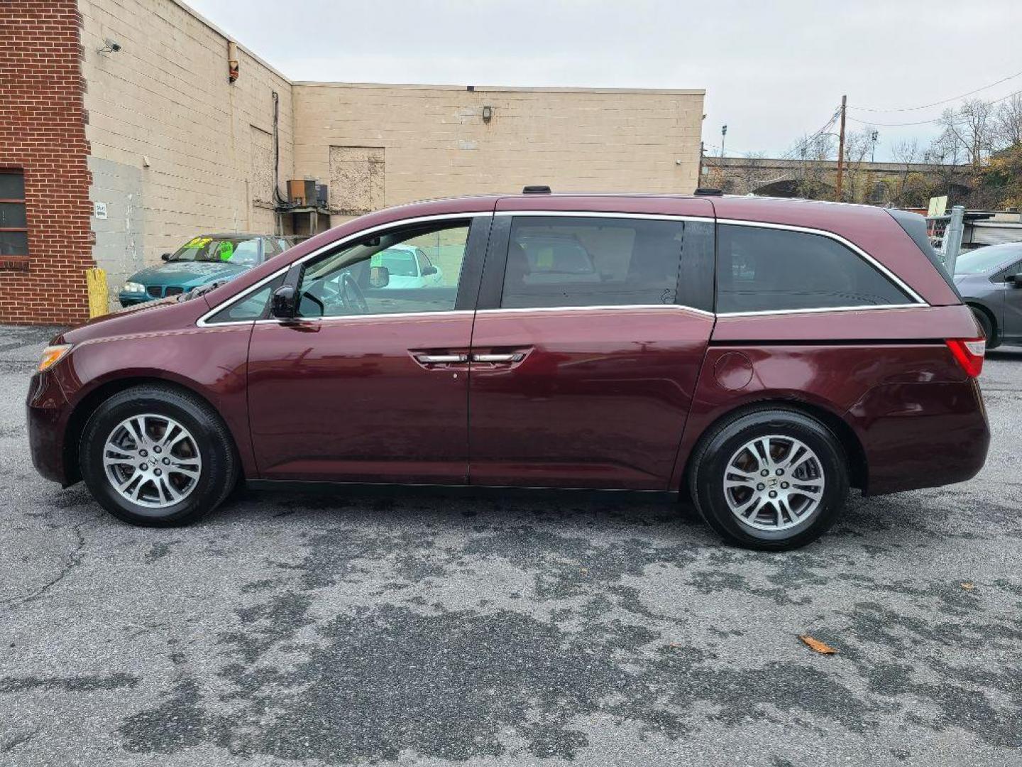 2012 BURG HONDA ODYSSEY EXL (5FNRL5H61CB) with an 3.5L engine, Automatic transmission, located at 117 North Cameron Street, Harrisburg, PA, 17101, (717) 963-8962, 40.267021, -76.875351 - Photo#1