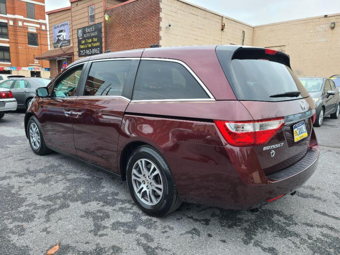 2012 BURG HONDA ODYSSEY EXL (5FNRL5H61CB) with an 3.5L engine, Automatic transmission, located at 117 North Cameron Street, Harrisburg, PA, 17101, (717) 963-8962, 40.267021, -76.875351 - Photo#2