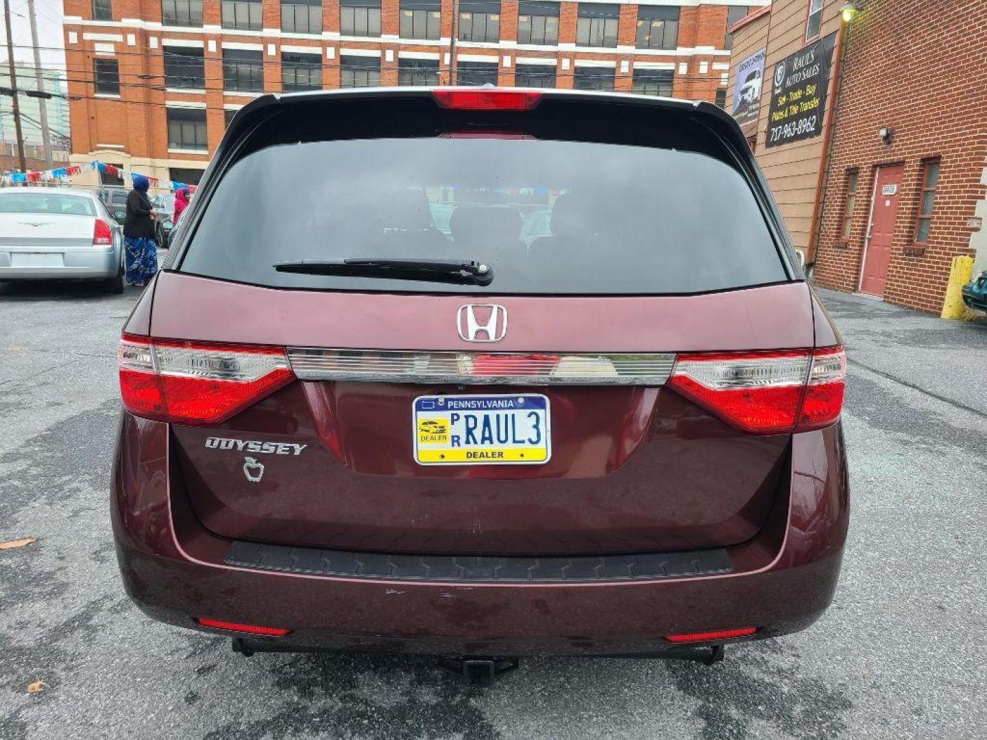 2012 BURG HONDA ODYSSEY EXL (5FNRL5H61CB) with an 3.5L engine, Automatic transmission, located at 117 North Cameron Street, Harrisburg, PA, 17101, (717) 963-8962, 40.267021, -76.875351 - Photo#3