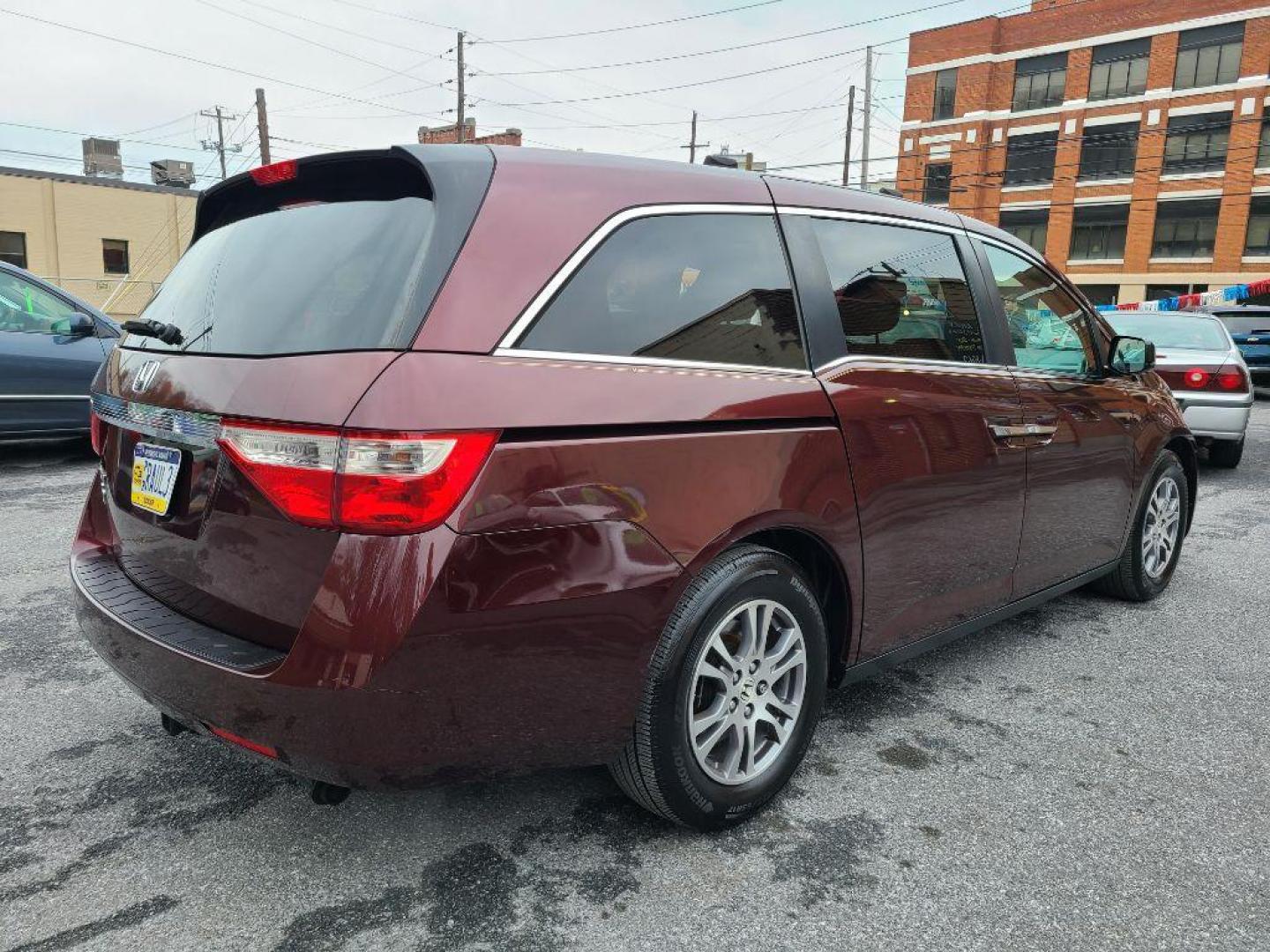 2012 BURG HONDA ODYSSEY EXL (5FNRL5H61CB) with an 3.5L engine, Automatic transmission, located at 117 North Cameron Street, Harrisburg, PA, 17101, (717) 963-8962, 40.267021, -76.875351 - Photo#4