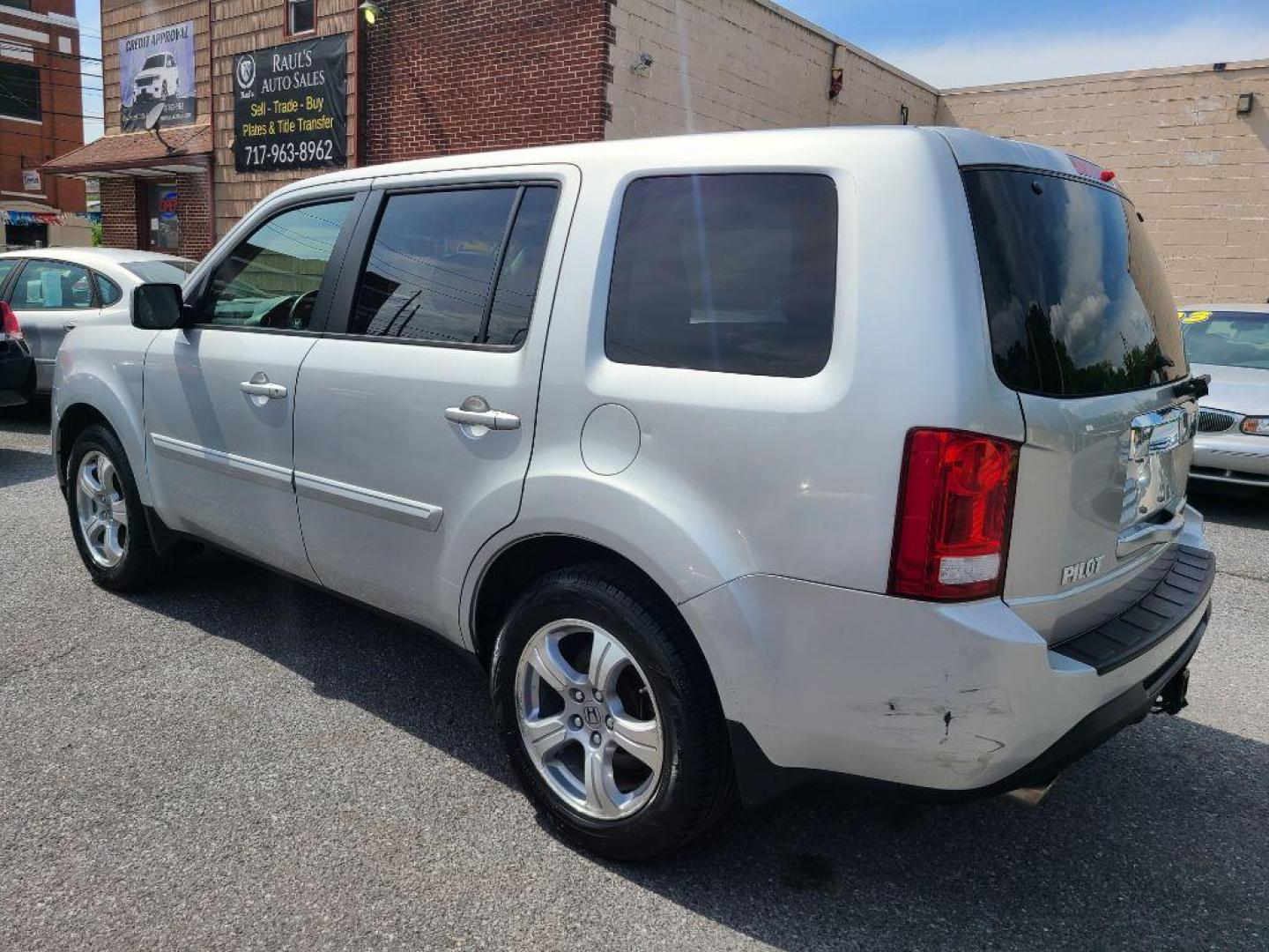 2012 SILVER HONDA PILOT EXL (5FNYF4H52CB) with an 3.5L engine, Automatic transmission, located at 117 North Cameron Street, Harrisburg, PA, 17101, (717) 963-8962, 40.267021, -76.875351 - WE FINANCE!!! Good Credit/ Bad Credit/ No Credit - ALL Trade-Ins Welcomed!!! ***Guaranteed Credit Approval*** APPLY ONLINE or CALL us TODAY ;) Internet Prices and Marketplace Prices are SPECIAL discounted ***CASH DEALS*** Retail Prices are higher. Please call us to discuss your cash and finan - Photo#2