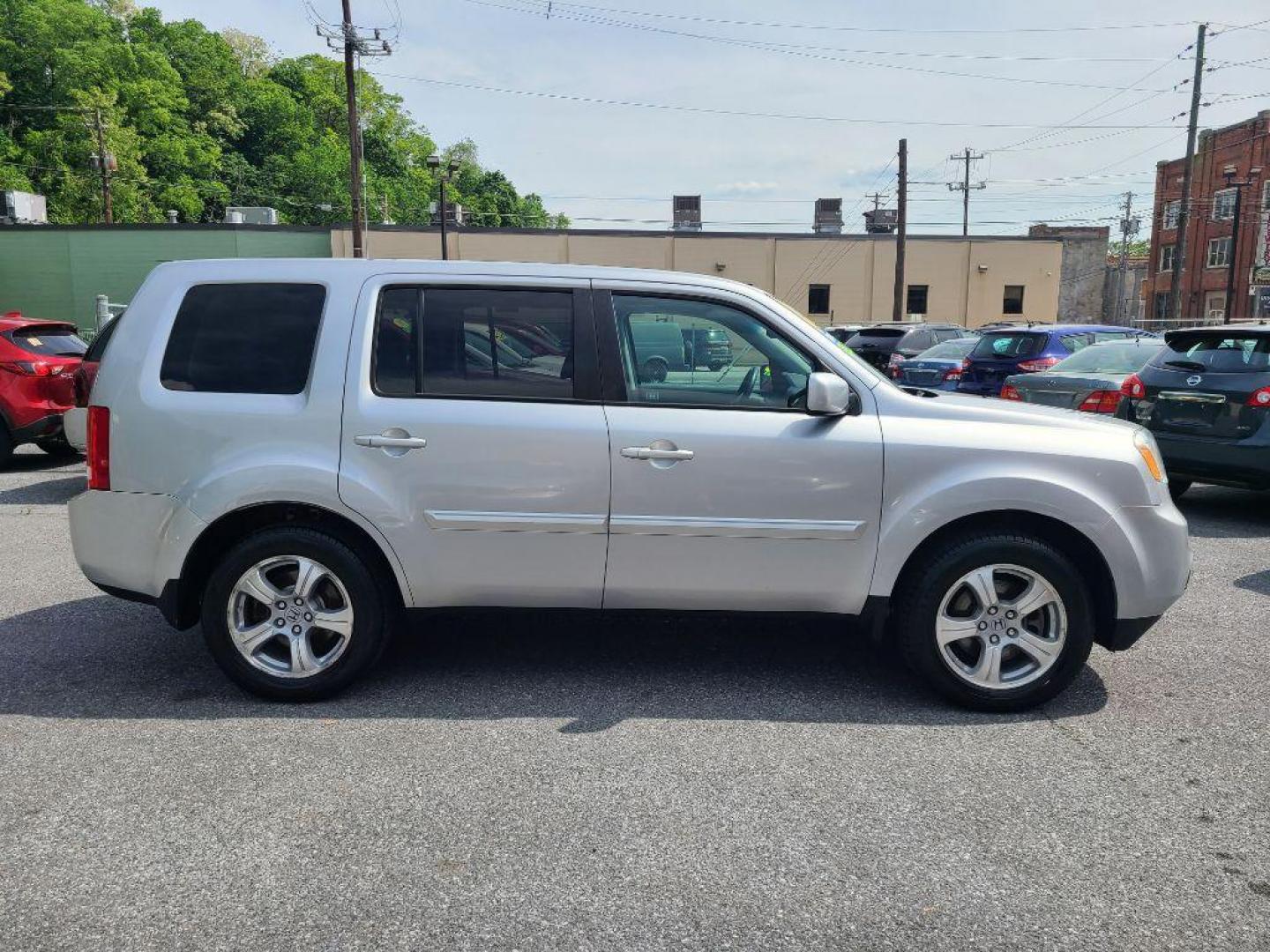 2012 SILVER HONDA PILOT EXL (5FNYF4H52CB) with an 3.5L engine, Automatic transmission, located at 117 North Cameron Street, Harrisburg, PA, 17101, (717) 963-8962, 40.267021, -76.875351 - WE FINANCE!!! Good Credit/ Bad Credit/ No Credit - ALL Trade-Ins Welcomed!!! ***Guaranteed Credit Approval*** APPLY ONLINE or CALL us TODAY ;) Internet Prices and Marketplace Prices are SPECIAL discounted ***CASH DEALS*** Retail Prices are higher. Please call us to discuss your cash and finan - Photo#5