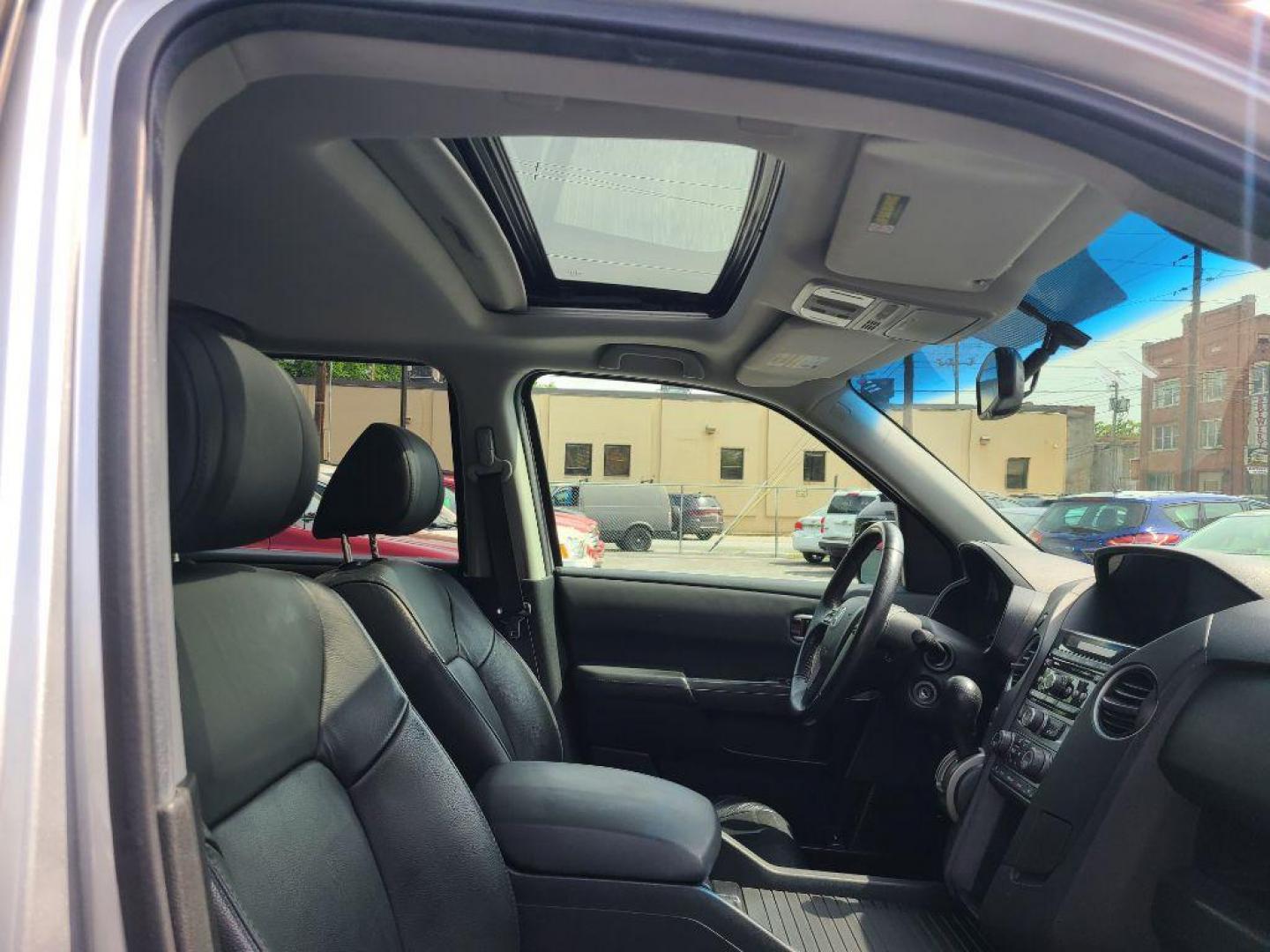 2012 SILVER HONDA PILOT EXL (5FNYF4H52CB) with an 3.5L engine, Automatic transmission, located at 117 North Cameron Street, Harrisburg, PA, 17101, (717) 963-8962, 40.267021, -76.875351 - WE FINANCE!!! Good Credit/ Bad Credit/ No Credit - ALL Trade-Ins Welcomed!!! ***Guaranteed Credit Approval*** APPLY ONLINE or CALL us TODAY ;) Internet Prices and Marketplace Prices are SPECIAL discounted ***CASH DEALS*** Retail Prices are higher. Please call us to discuss your cash and finan - Photo#8