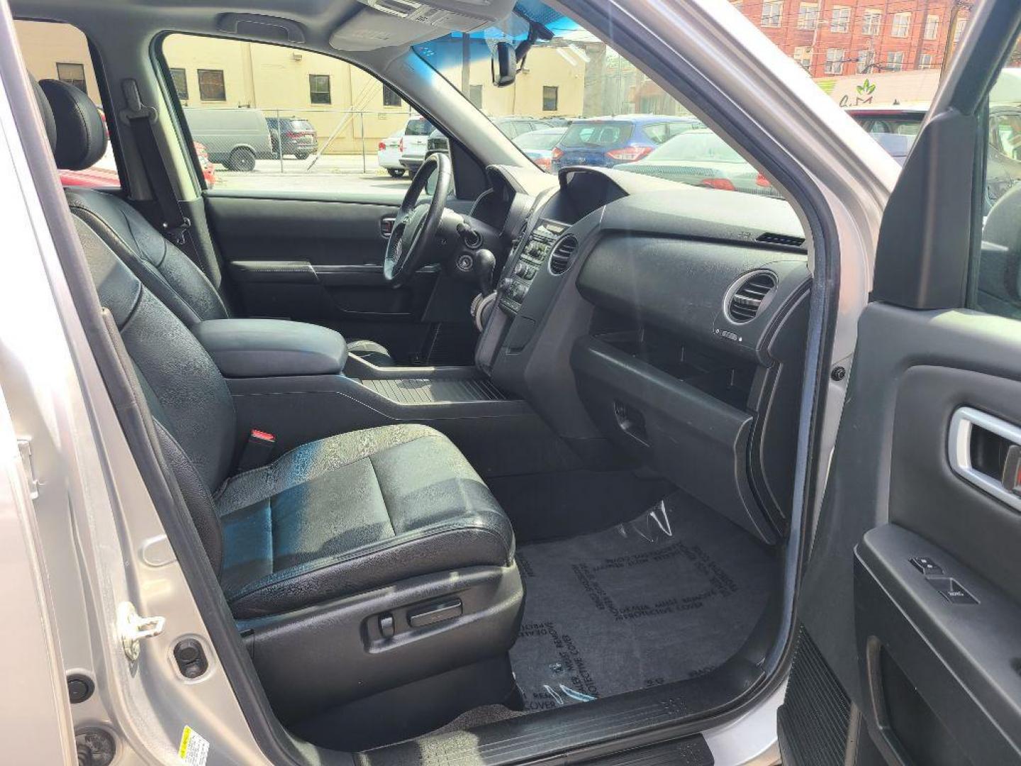 2012 SILVER HONDA PILOT EXL (5FNYF4H52CB) with an 3.5L engine, Automatic transmission, located at 117 North Cameron Street, Harrisburg, PA, 17101, (717) 963-8962, 40.267021, -76.875351 - WE FINANCE!!! Good Credit/ Bad Credit/ No Credit - ALL Trade-Ins Welcomed!!! ***Guaranteed Credit Approval*** APPLY ONLINE or CALL us TODAY ;) Internet Prices and Marketplace Prices are SPECIAL discounted ***CASH DEALS*** Retail Prices are higher. Please call us to discuss your cash and finan - Photo#15
