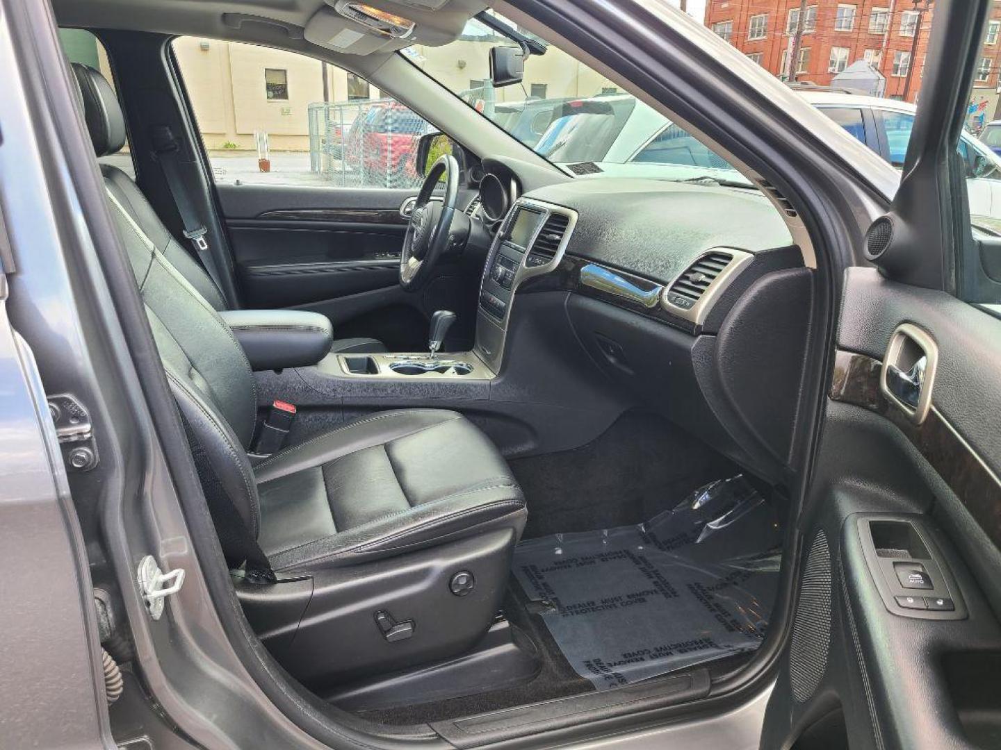 2012 GRAY JEEP GRAND CHEROKEE LAREDO (1C4RJFAG9CC) with an 3.6L engine, Automatic transmission, located at 117 North Cameron Street, Harrisburg, PA, 17101, (717) 963-8962, 40.267021, -76.875351 - Photo#10