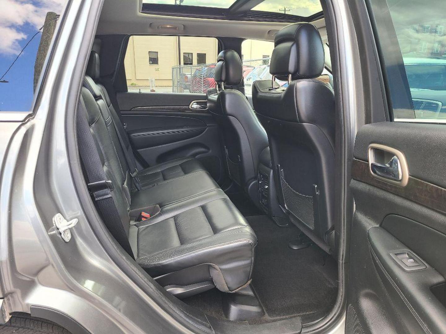 2012 GRAY JEEP GRAND CHEROKEE LAREDO (1C4RJFAG9CC) with an 3.6L engine, Automatic transmission, located at 117 North Cameron Street, Harrisburg, PA, 17101, (717) 963-8962, 40.267021, -76.875351 - Photo#11