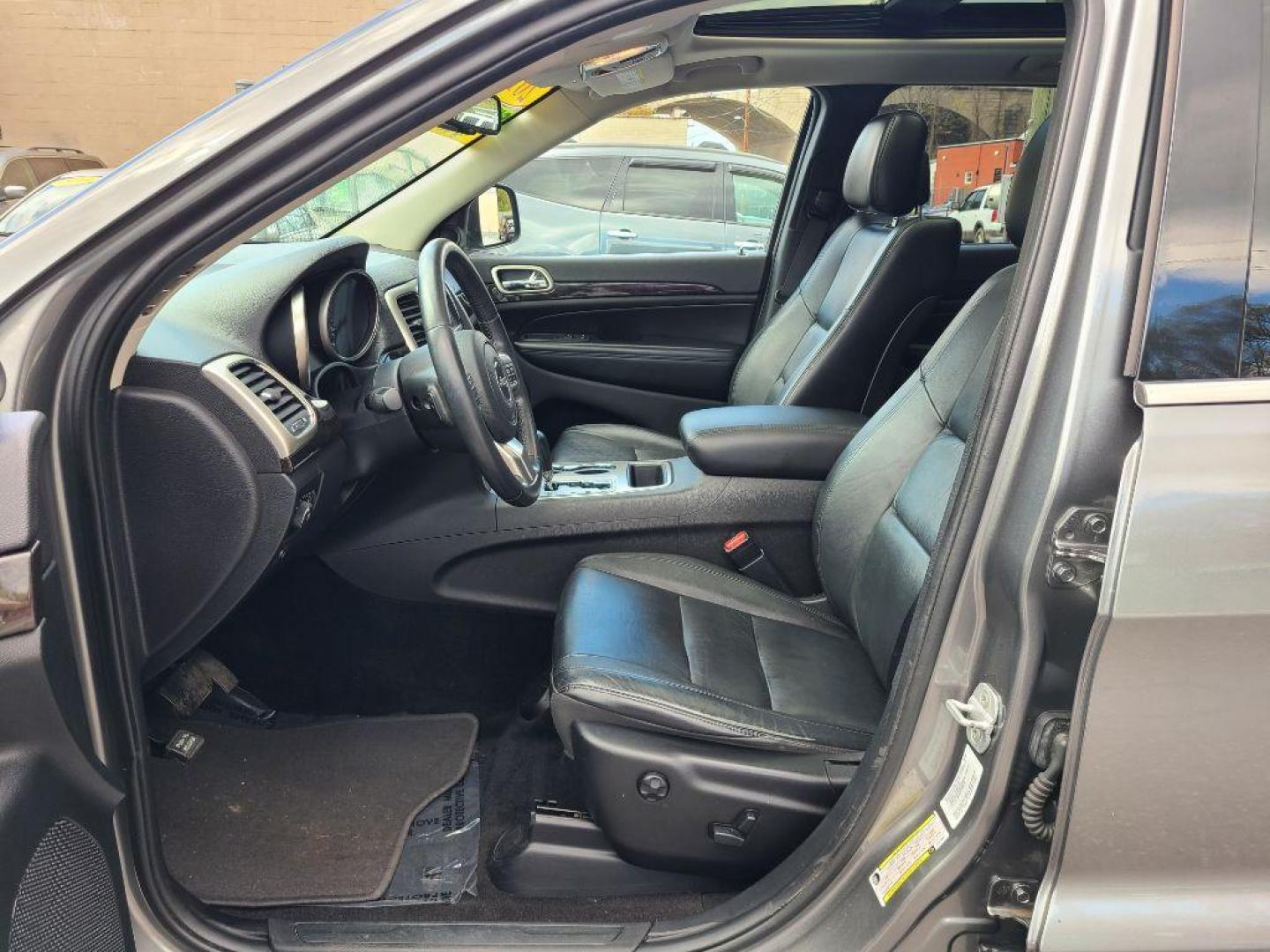 2012 GRAY JEEP GRAND CHEROKEE LAREDO (1C4RJFAG9CC) with an 3.6L engine, Automatic transmission, located at 117 North Cameron Street, Harrisburg, PA, 17101, (717) 963-8962, 40.267021, -76.875351 - Photo#14