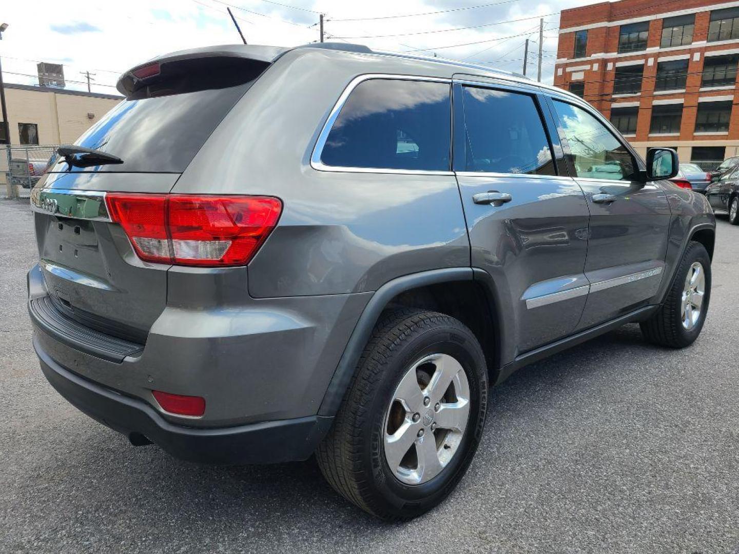 2012 GRAY JEEP GRAND CHEROKEE LAREDO (1C4RJFAG9CC) with an 3.6L engine, Automatic transmission, located at 117 North Cameron Street, Harrisburg, PA, 17101, (717) 963-8962, 40.267021, -76.875351 - Photo#3