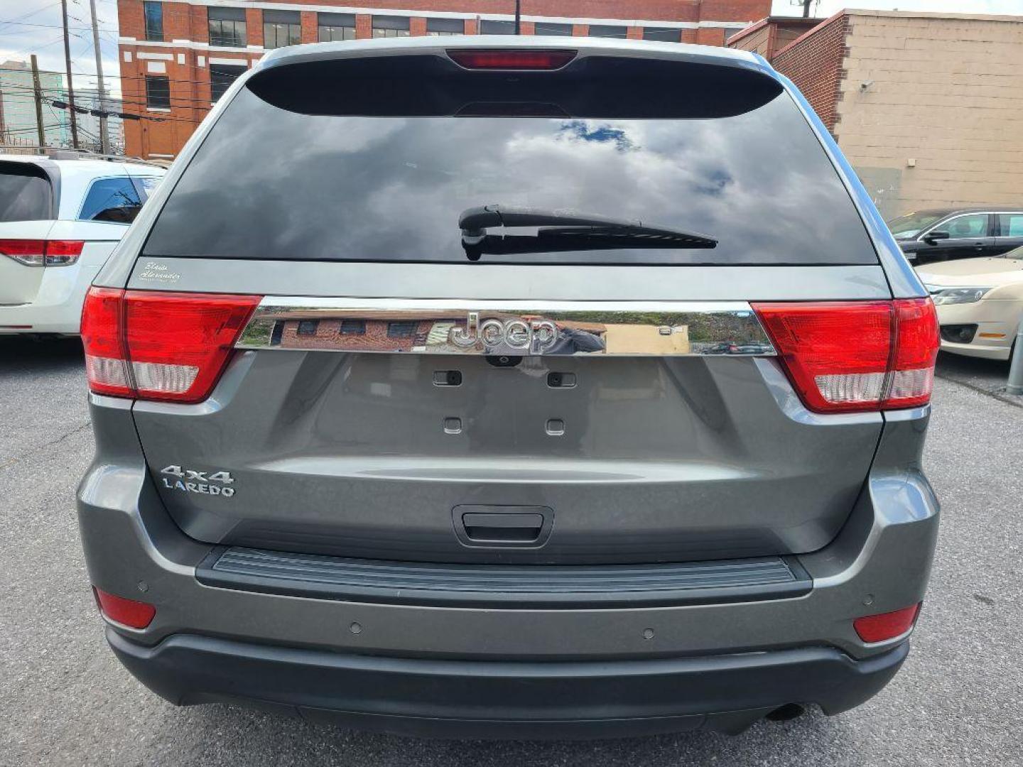 2012 GRAY JEEP GRAND CHEROKEE LAREDO (1C4RJFAG9CC) with an 3.6L engine, Automatic transmission, located at 117 North Cameron Street, Harrisburg, PA, 17101, (717) 963-8962, 40.267021, -76.875351 - Photo#5