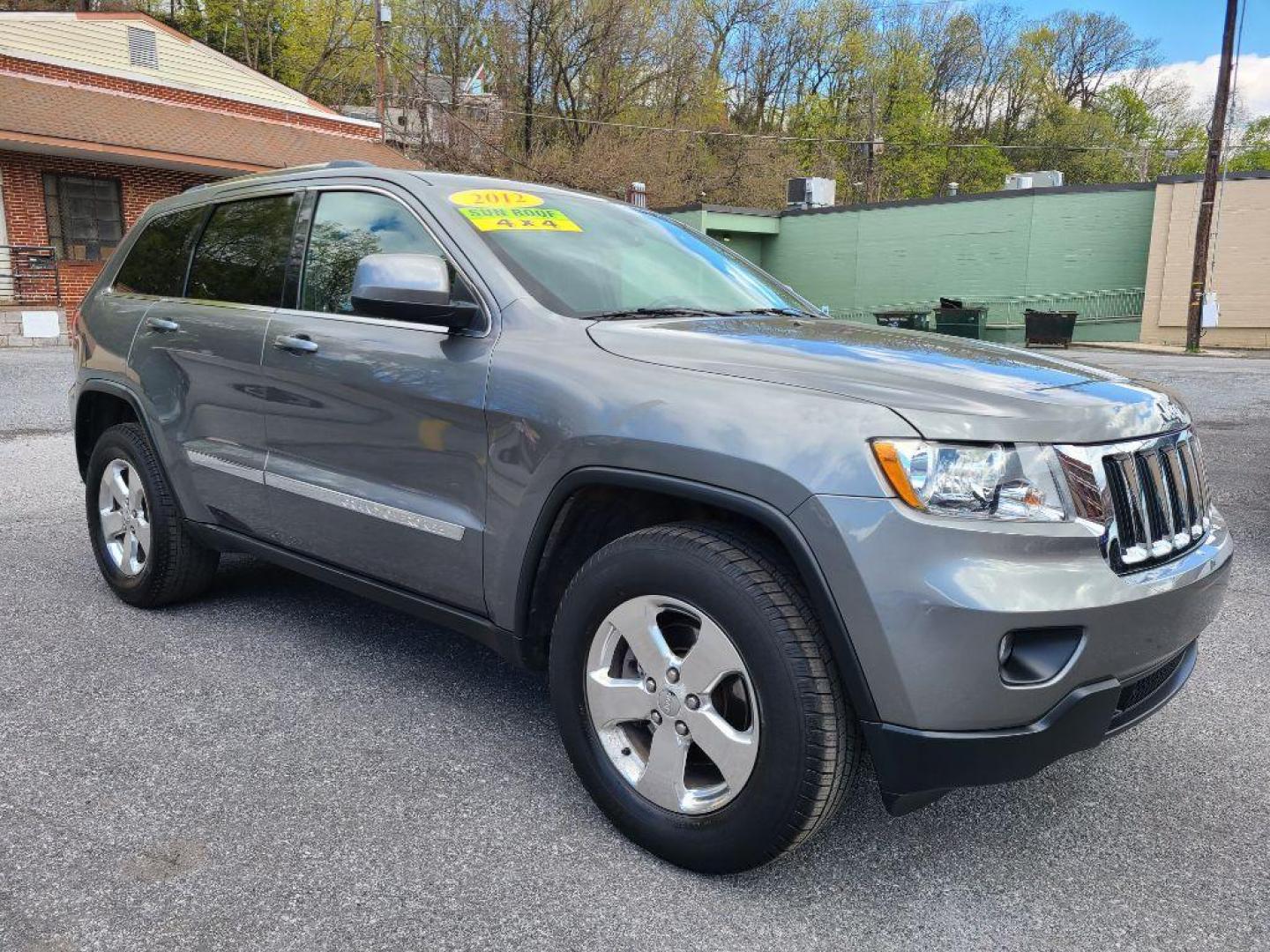 2012 GRAY JEEP GRAND CHEROKEE LAREDO (1C4RJFAG9CC) with an 3.6L engine, Automatic transmission, located at 117 North Cameron Street, Harrisburg, PA, 17101, (717) 963-8962, 40.267021, -76.875351 - Photo#6