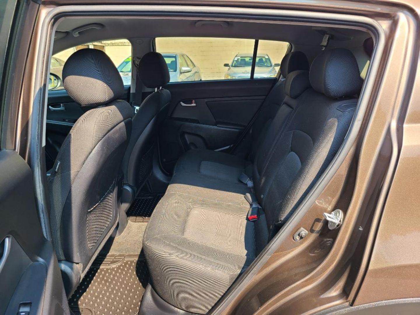 2012 BROWN KIA SPORTAGE LX (KNDPB3A26C7) with an 2.4L engine, Automatic transmission, located at 117 North Cameron Street, Harrisburg, PA, 17101, (717) 963-8962, 40.267021, -76.875351 - WE FINANCE!!! Good Credit/ Bad Credit/ No Credit - ALL Trade-Ins Welcomed!!! ***Guaranteed Credit Approval*** APPLY ONLINE or CALL us TODAY ;) Internet Prices and Marketplace Prices are SPECIAL discounted ***CASH DEALS*** Retail Prices are higher. Please call us to discuss your cash and finan - Photo#12