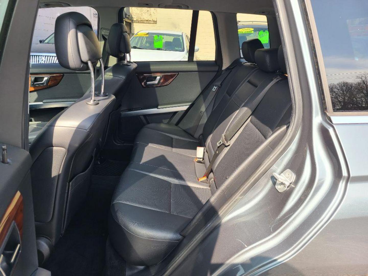 2012 GRAY MERCEDES-BENZ GLK 350 4MATIC (WDCGG8HB1CF) with an 3.5L engine, Automatic transmission, located at 7981 Paxton Street, Harrisburg, PA, 17111, (717) 561-2926, 40.261490, -76.749229 - WE FINANCE!!! Good Credit/ Bad Credit/ No Credit - ALL Trade-Ins Welcomed!!! ***Guaranteed Credit Approval*** APPLY ONLINE or CALL us TODAY ;) Internet Prices and Marketplace Prices are SPECIAL discounted ***CASH DEALS*** Retail Prices are higher. Please call us to discuss your cash and finan - Photo#11