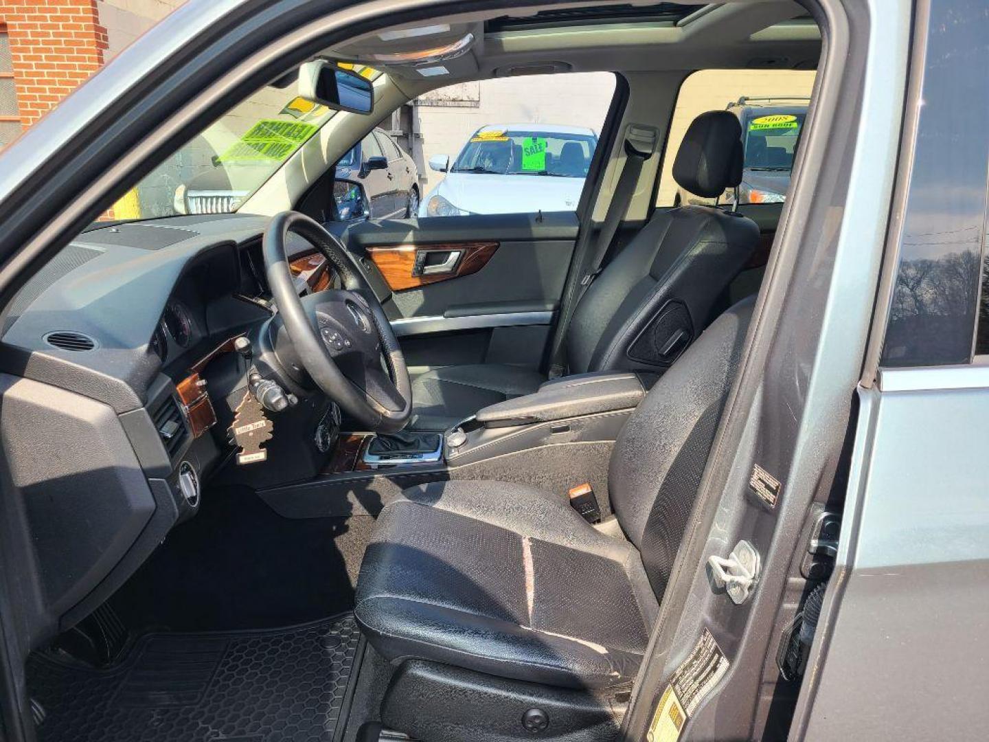 2012 GRAY MERCEDES-BENZ GLK 350 4MATIC (WDCGG8HB1CF) with an 3.5L engine, Automatic transmission, located at 7981 Paxton Street, Harrisburg, PA, 17111, (717) 561-2926, 40.261490, -76.749229 - WE FINANCE!!! Good Credit/ Bad Credit/ No Credit - ALL Trade-Ins Welcomed!!! ***Guaranteed Credit Approval*** APPLY ONLINE or CALL us TODAY ;) Internet Prices and Marketplace Prices are SPECIAL discounted ***CASH DEALS*** Retail Prices are higher. Please call us to discuss your cash and finan - Photo#14