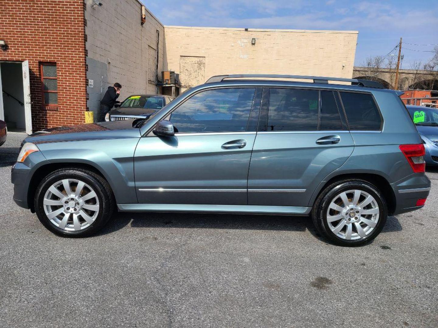 2012 GRAY MERCEDES-BENZ GLK 350 4MATIC (WDCGG8HB1CF) with an 3.5L engine, Automatic transmission, located at 7981 Paxton Street, Harrisburg, PA, 17111, (717) 561-2926, 40.261490, -76.749229 - WE FINANCE!!! Good Credit/ Bad Credit/ No Credit - ALL Trade-Ins Welcomed!!! ***Guaranteed Credit Approval*** APPLY ONLINE or CALL us TODAY ;) Internet Prices and Marketplace Prices are SPECIAL discounted ***CASH DEALS*** Retail Prices are higher. Please call us to discuss your cash and finan - Photo#1
