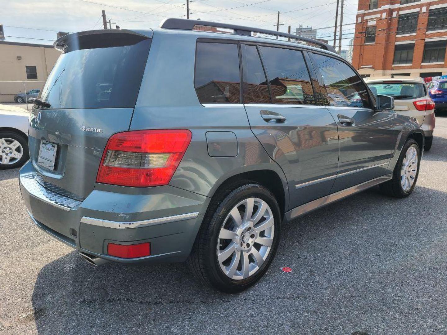 2012 GRAY MERCEDES-BENZ GLK 350 4MATIC (WDCGG8HB1CF) with an 3.5L engine, Automatic transmission, located at 7981 Paxton Street, Harrisburg, PA, 17111, (717) 561-2926, 40.261490, -76.749229 - WE FINANCE!!! Good Credit/ Bad Credit/ No Credit - ALL Trade-Ins Welcomed!!! ***Guaranteed Credit Approval*** APPLY ONLINE or CALL us TODAY ;) Internet Prices and Marketplace Prices are SPECIAL discounted ***CASH DEALS*** Retail Prices are higher. Please call us to discuss your cash and finan - Photo#4