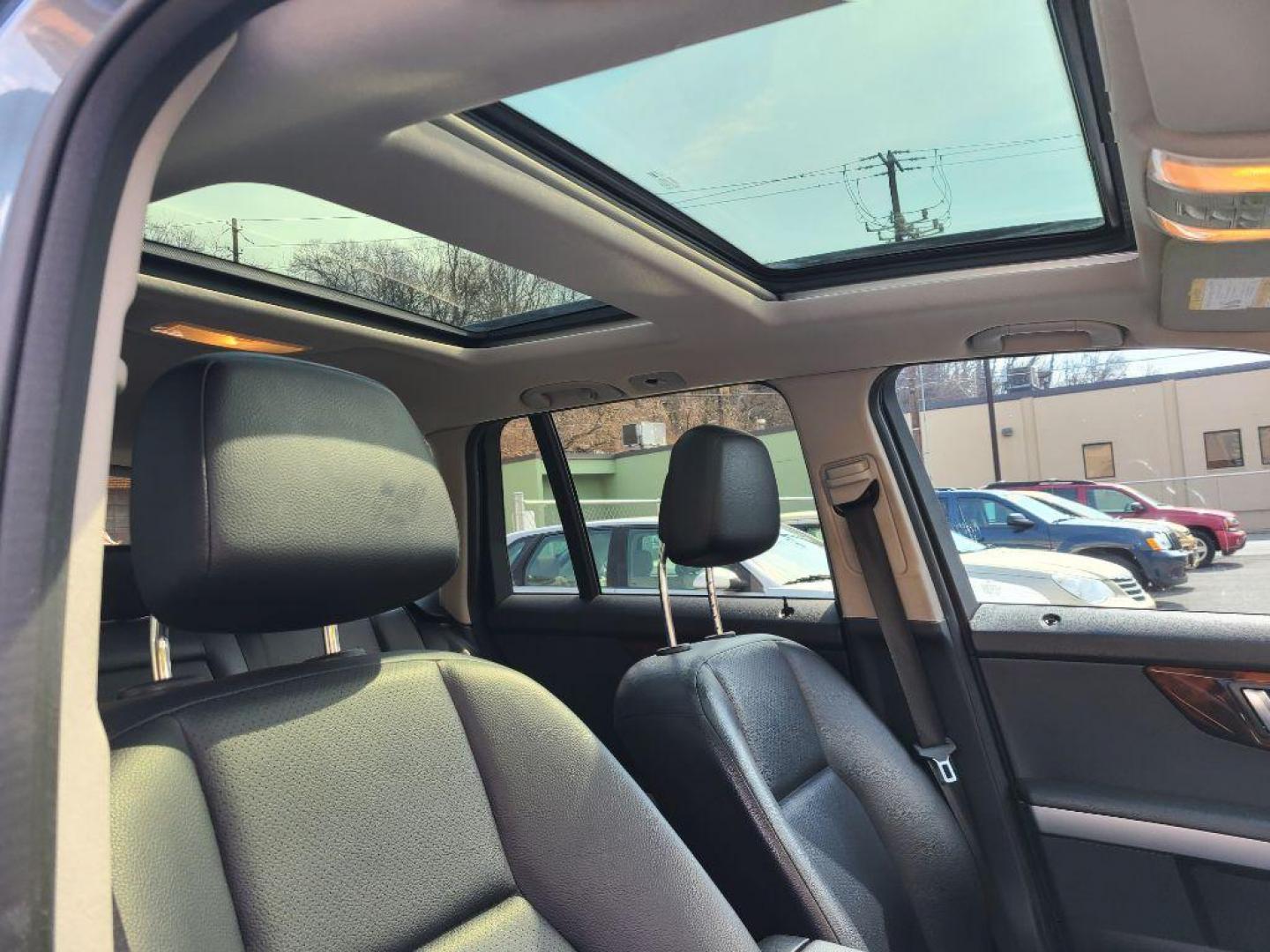 2012 GRAY MERCEDES-BENZ GLK 350 4MATIC (WDCGG8HB1CF) with an 3.5L engine, Automatic transmission, located at 7981 Paxton Street, Harrisburg, PA, 17111, (717) 561-2926, 40.261490, -76.749229 - WE FINANCE!!! Good Credit/ Bad Credit/ No Credit - ALL Trade-Ins Welcomed!!! ***Guaranteed Credit Approval*** APPLY ONLINE or CALL us TODAY ;) Internet Prices and Marketplace Prices are SPECIAL discounted ***CASH DEALS*** Retail Prices are higher. Please call us to discuss your cash and finan - Photo#8