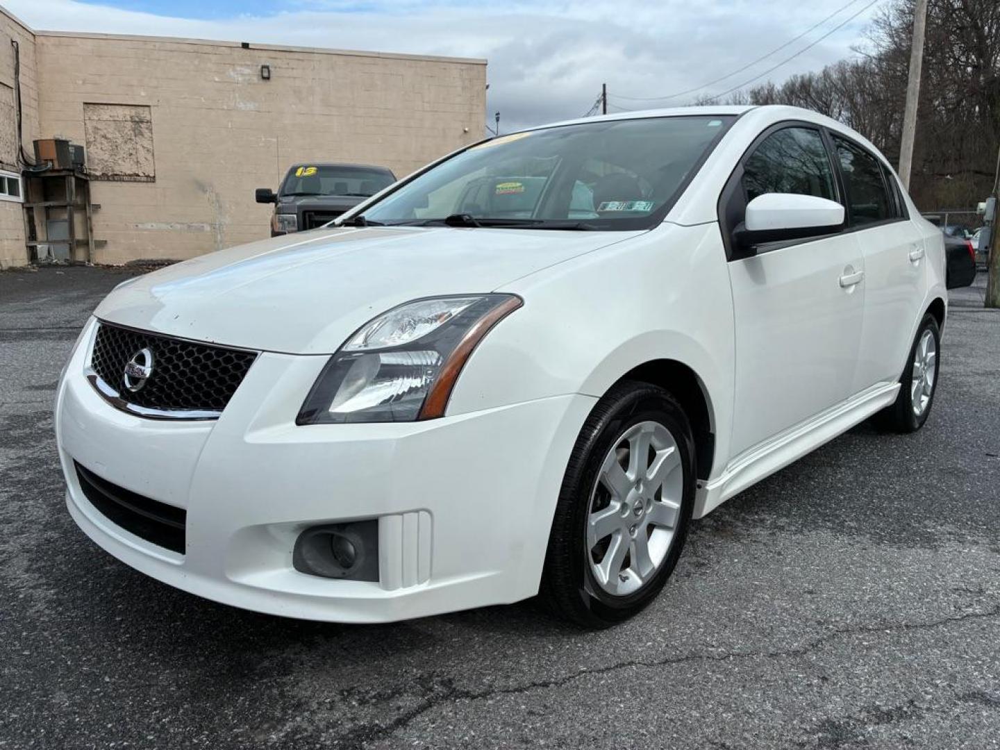 2012 WHITE NISSAN SENTRA SR 2.0 (3N1AB6AP1CL) with an 2.0L engine, Continuously Variable transmission, located at 117 North Cameron Street, Harrisburg, PA, 17101, (717) 963-8962, 40.267021, -76.875351 - Photo#0